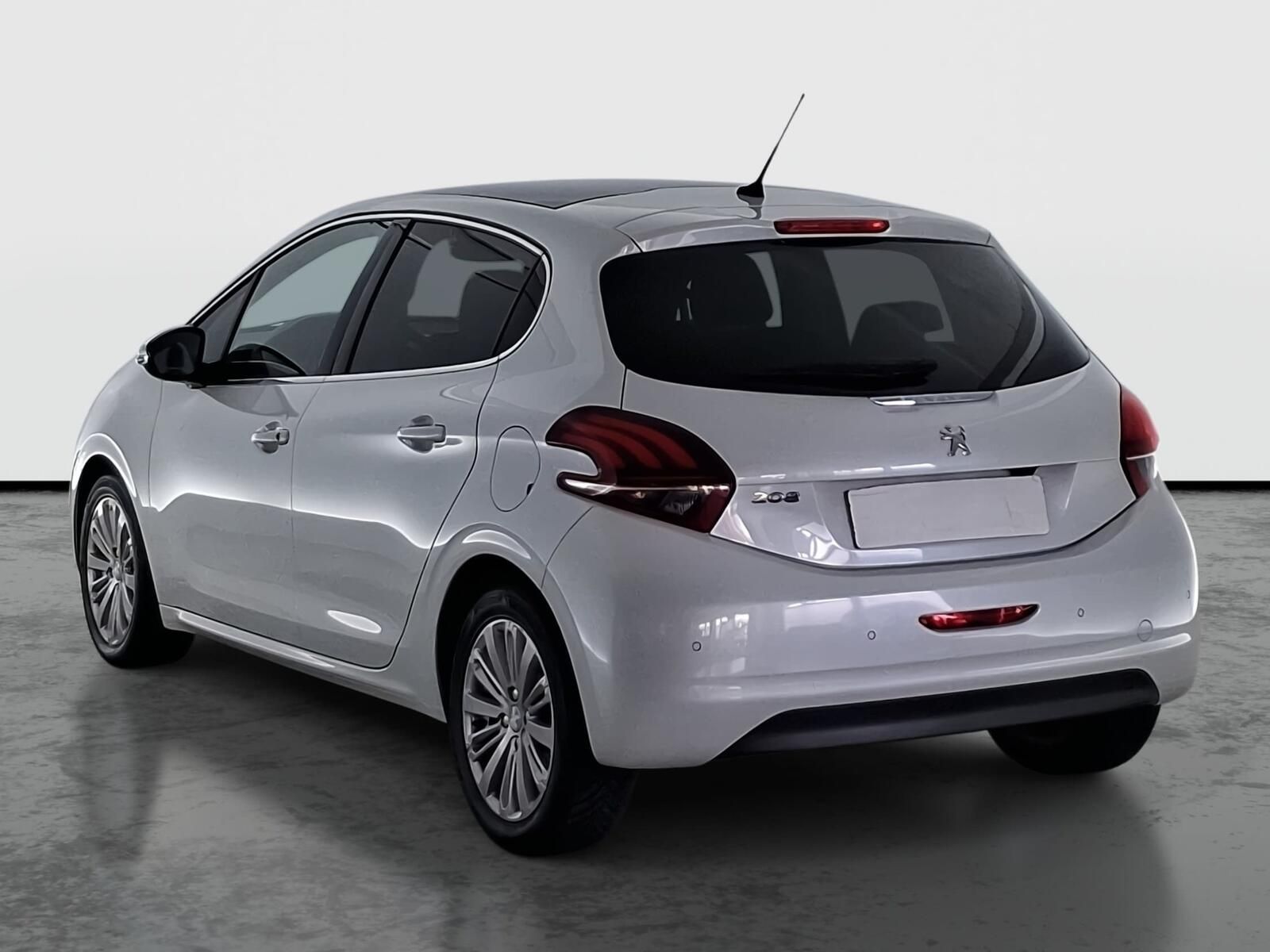 Peugeot 208, 1.2 PureTech, Automat, Navi - fotka 4