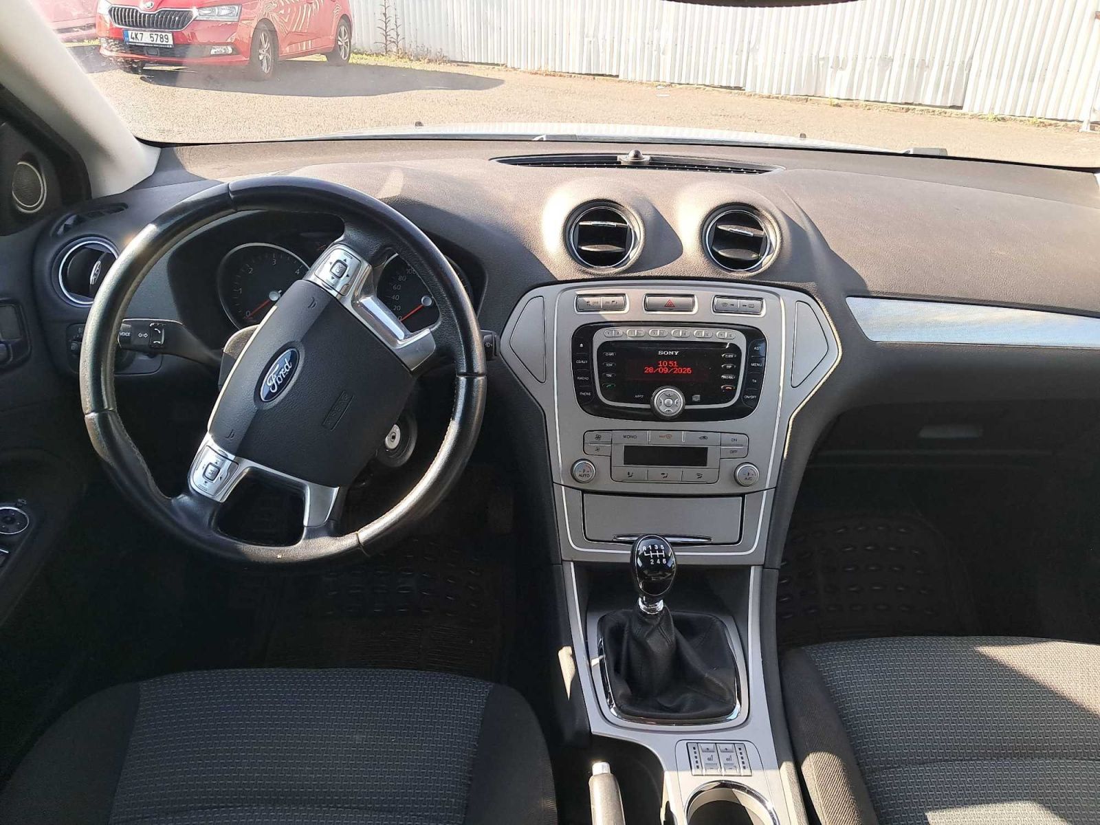 Ford Mondeo, 2.0 TDCi, Automatická klima - fotka 3