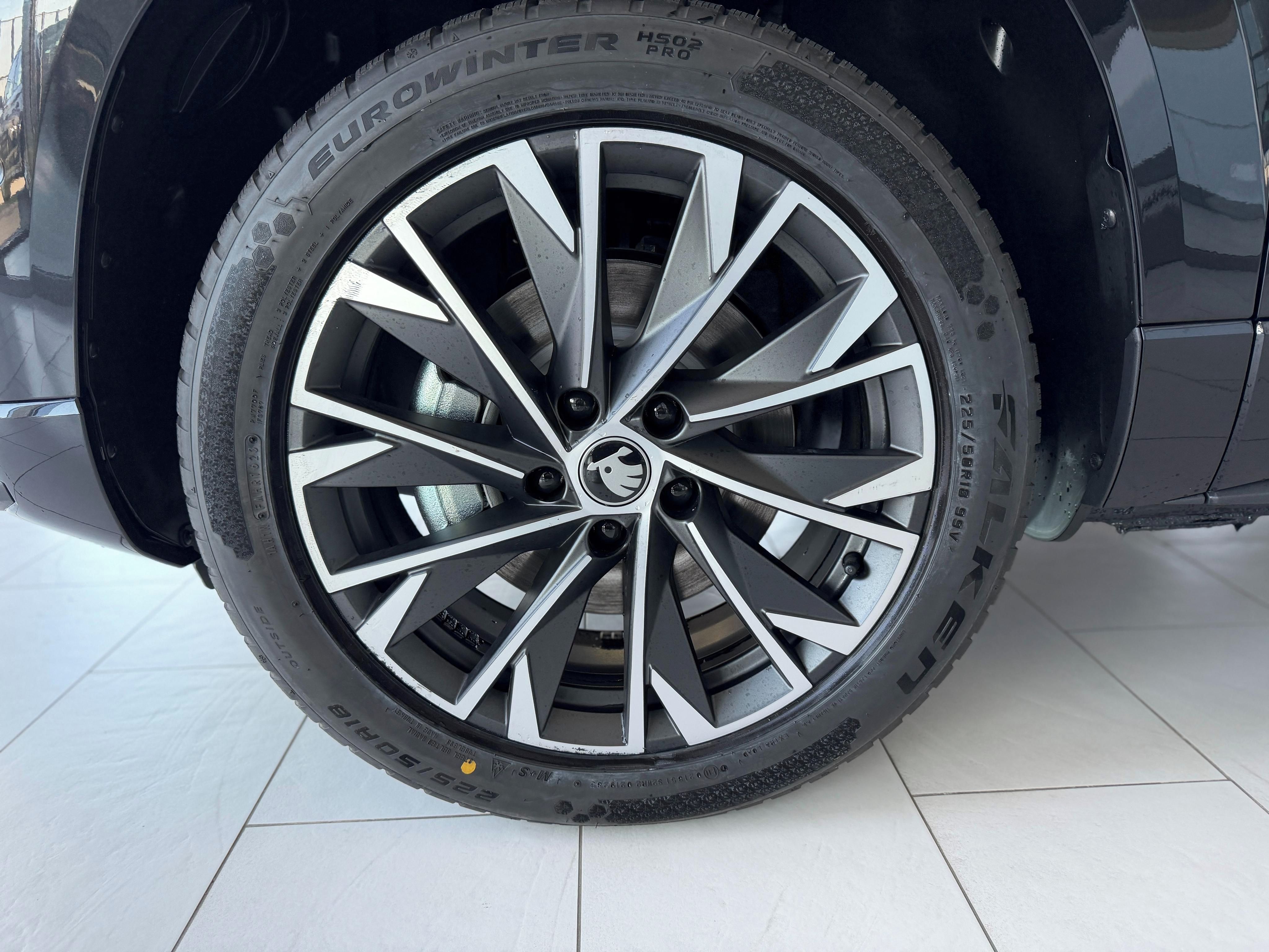 Škoda Karoq, 2,0 TSI 140 kW 4x4 - fotka 4