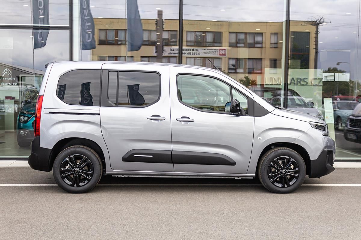 Citroën Berlingo, 1,2 PLUS benzín 110k + STYL - fotka 4