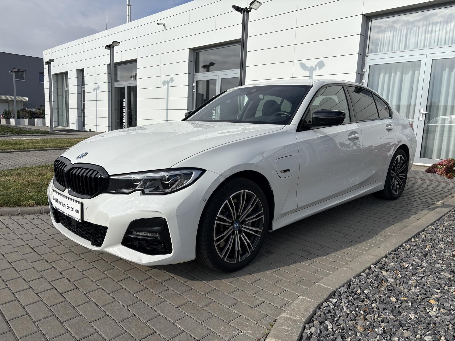 BMW Řada 3, 330e xDrive,Mpaket,Plug-in