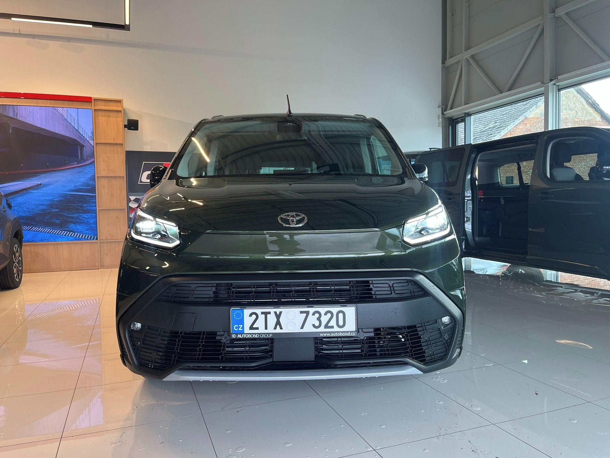 Toyota Proace City Verso, 1.5D 8AT VIP L2 7s TAŽNÉ - fotka 2