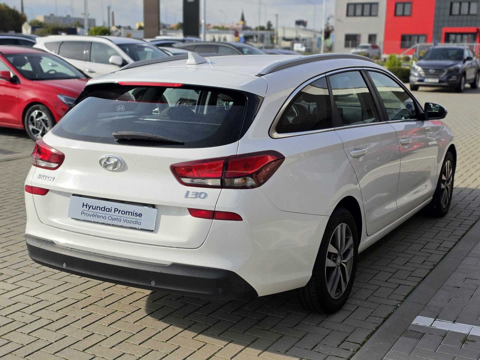 Hyundai i30, 1,4 TGDI 103kW STYLE NAV - fotka 5