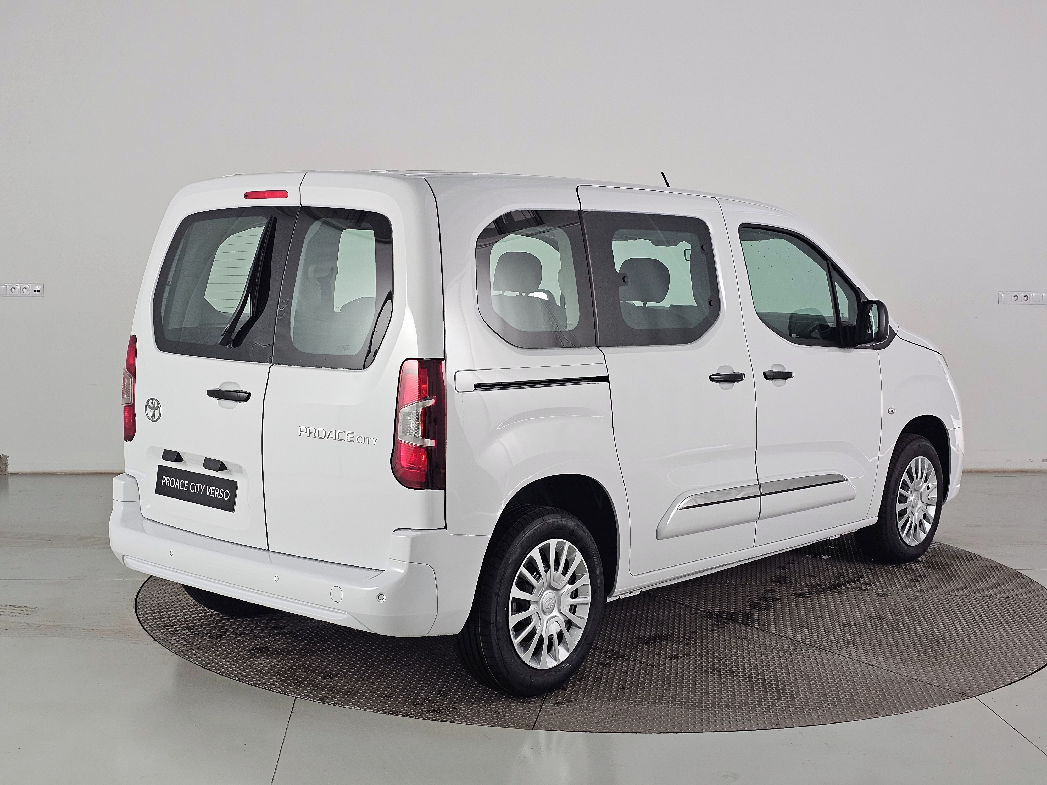 Toyota Proace City Verso, L1, 1.2 110PS Business - fotka 6