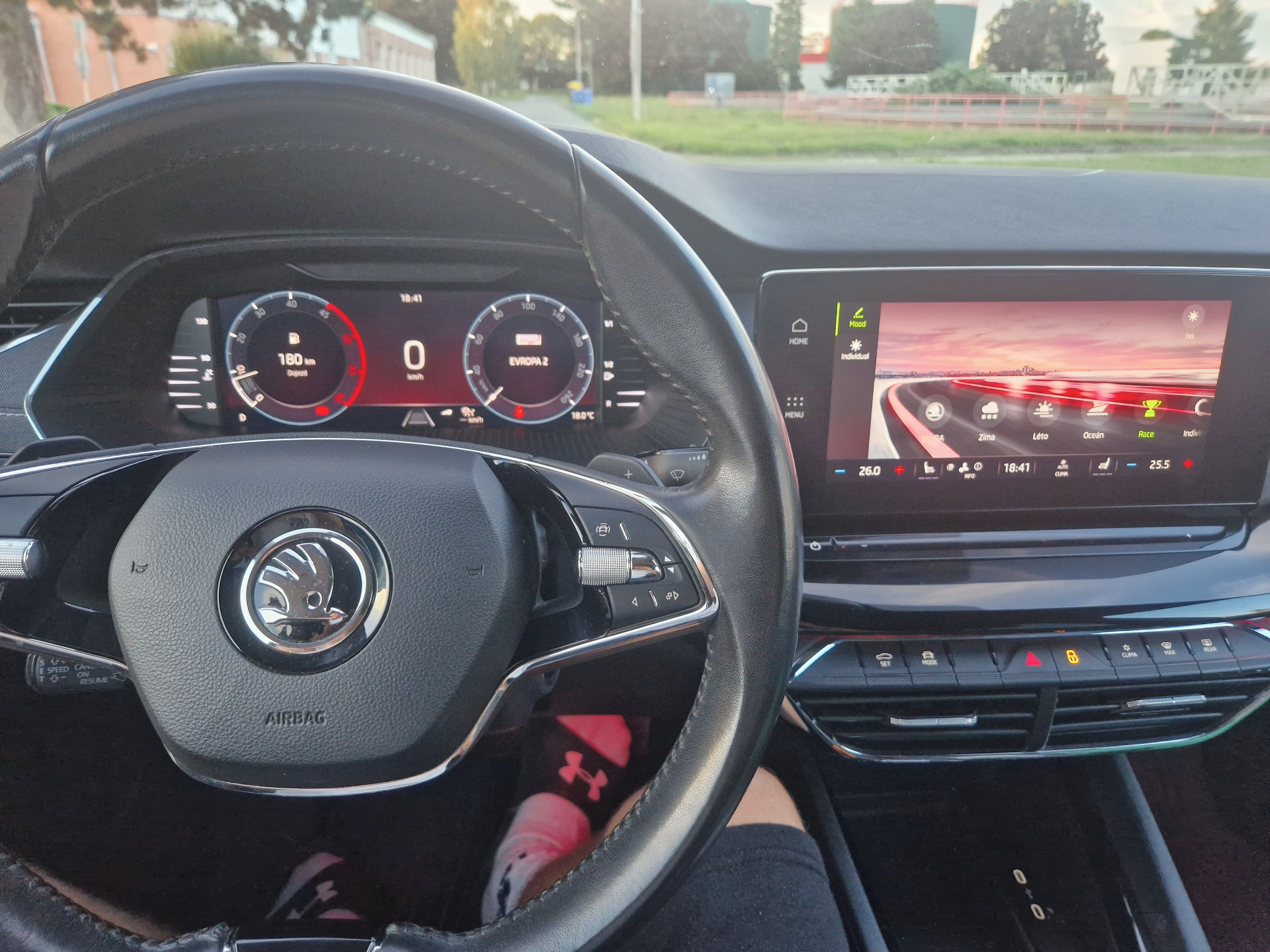 Škoda Octavia, 2.0 TDI 110kw DSG Style !!! - fotka 6