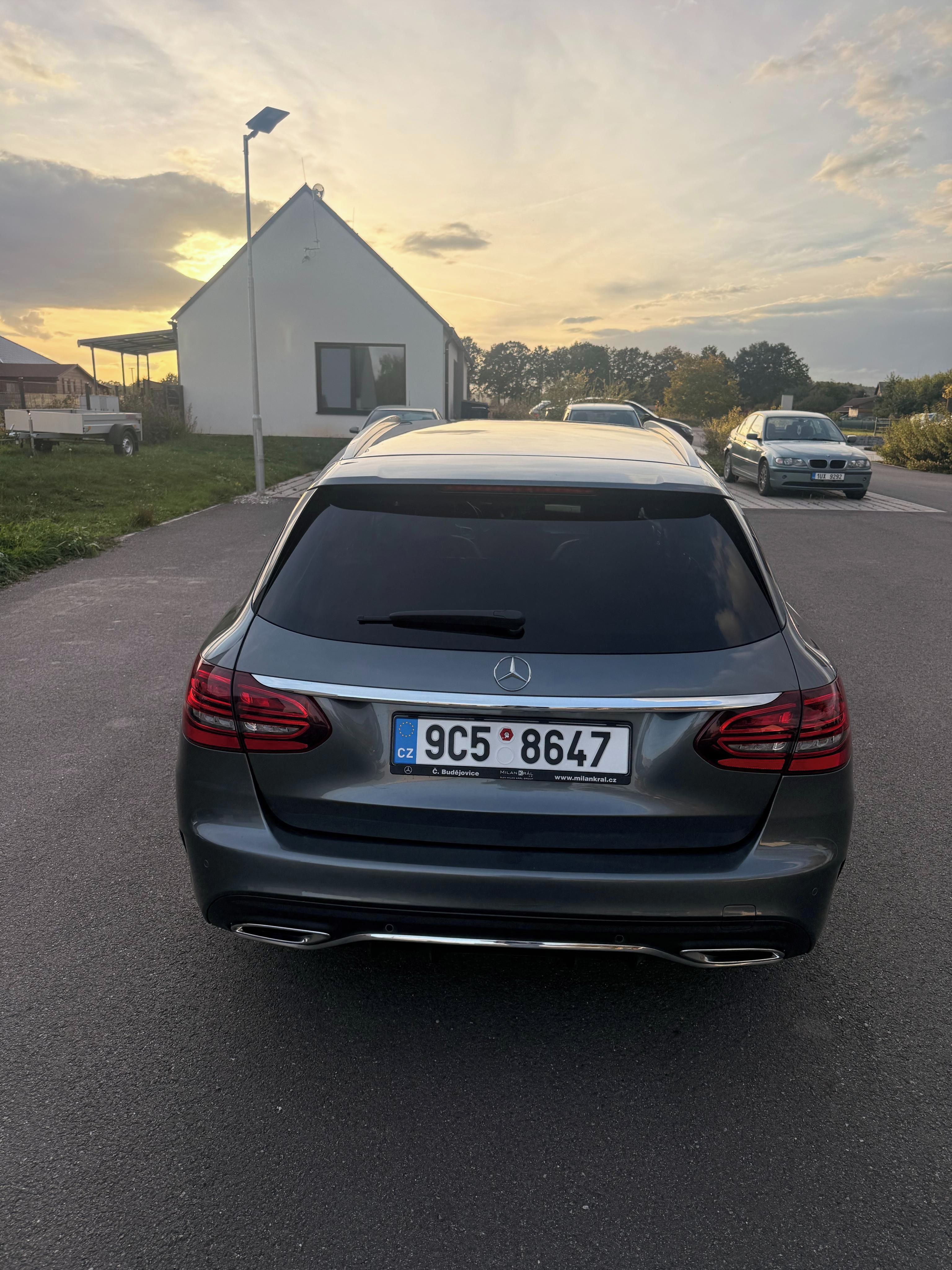 Mercedes-Benz Třídy C, 220D 4MATIC - fotka 4