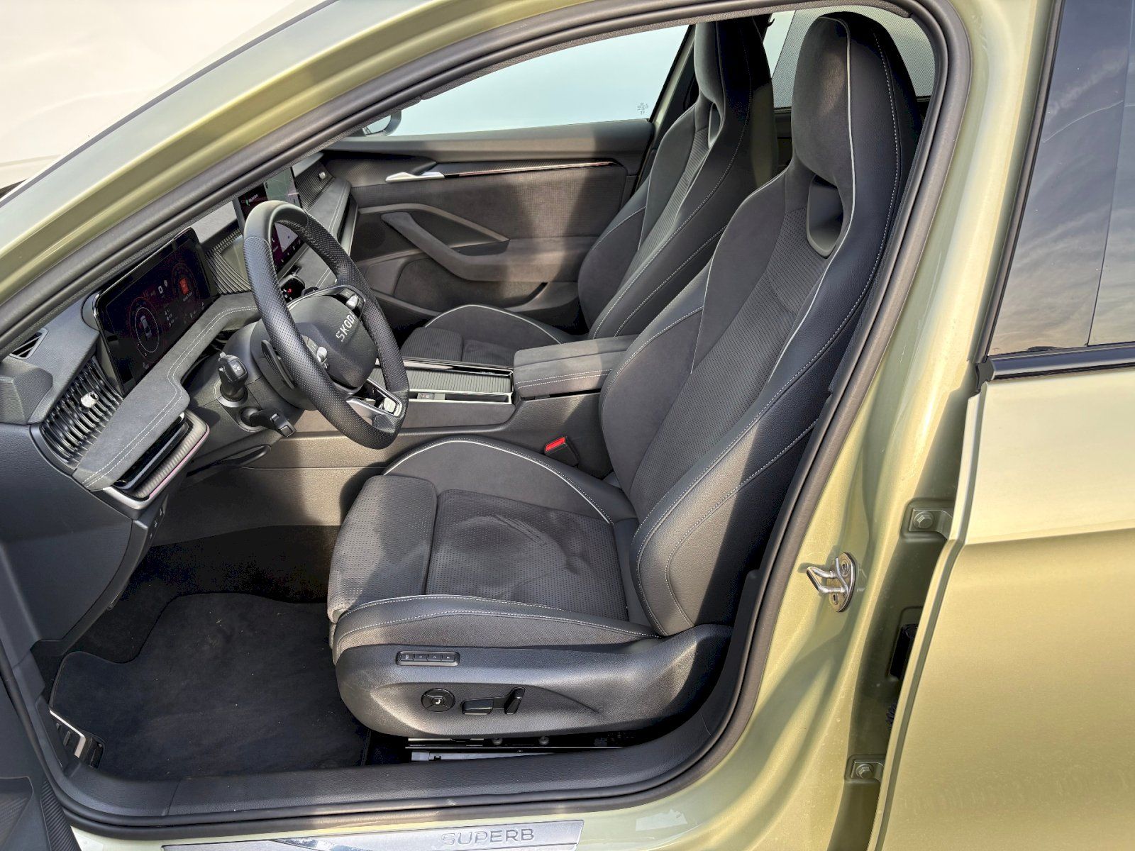 Škoda Superb, SportLine 2.0 TDI / 110 kW DSG - fotka 6