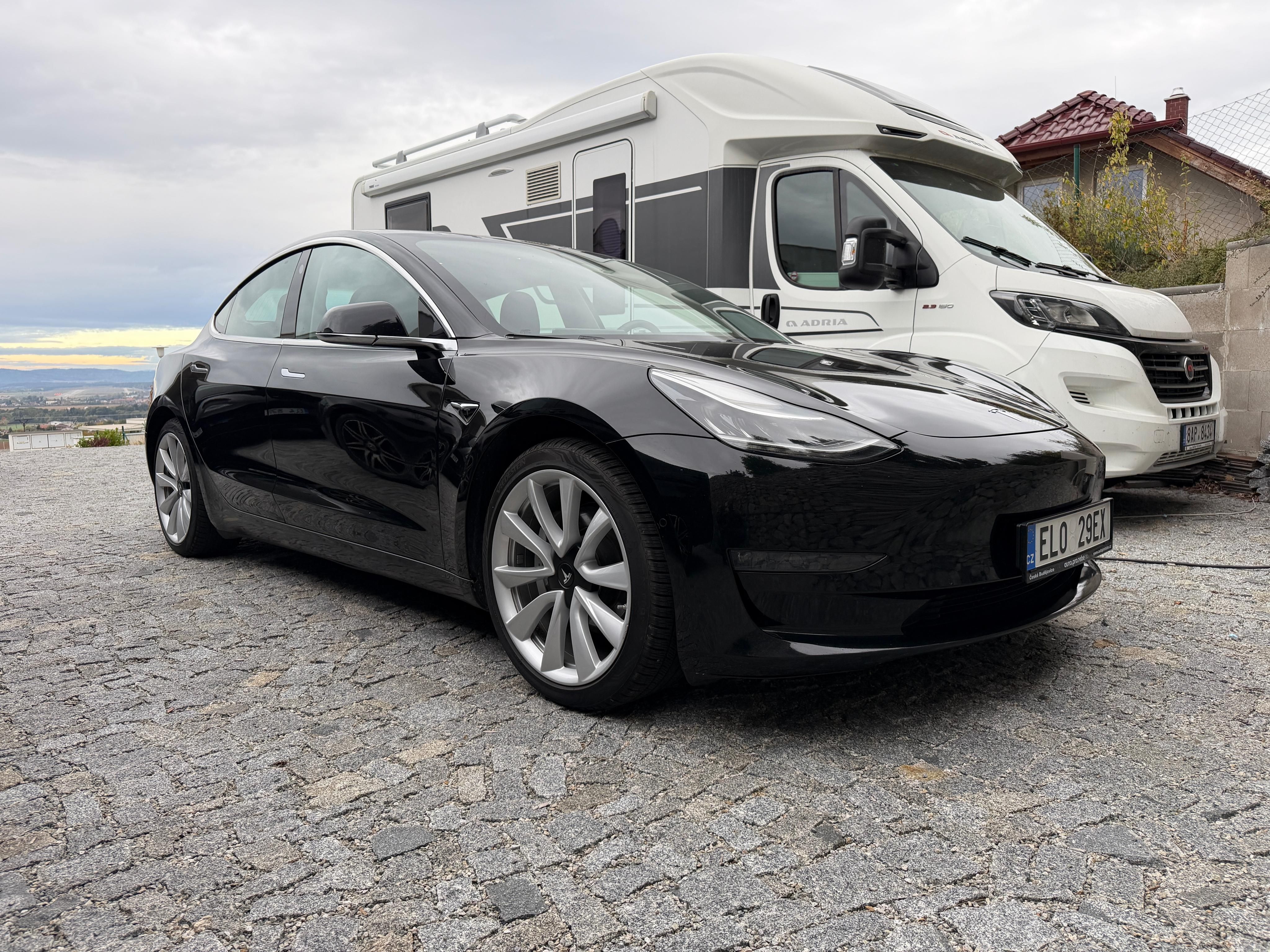 Tesla Model 3, Long Range 4WD 78kWh, SoH 84% - fotka 2
