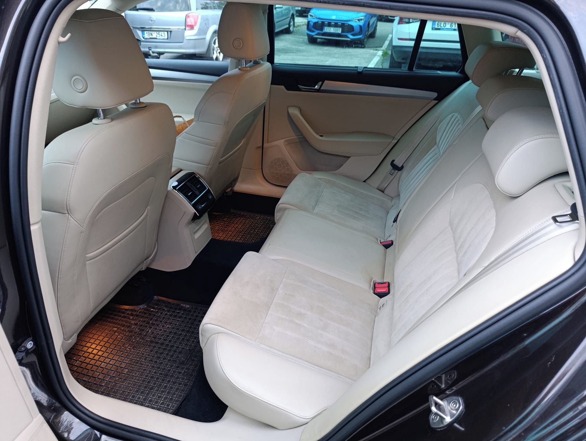Škoda Superb, III Style Plus Kombi TDI - fotka 3