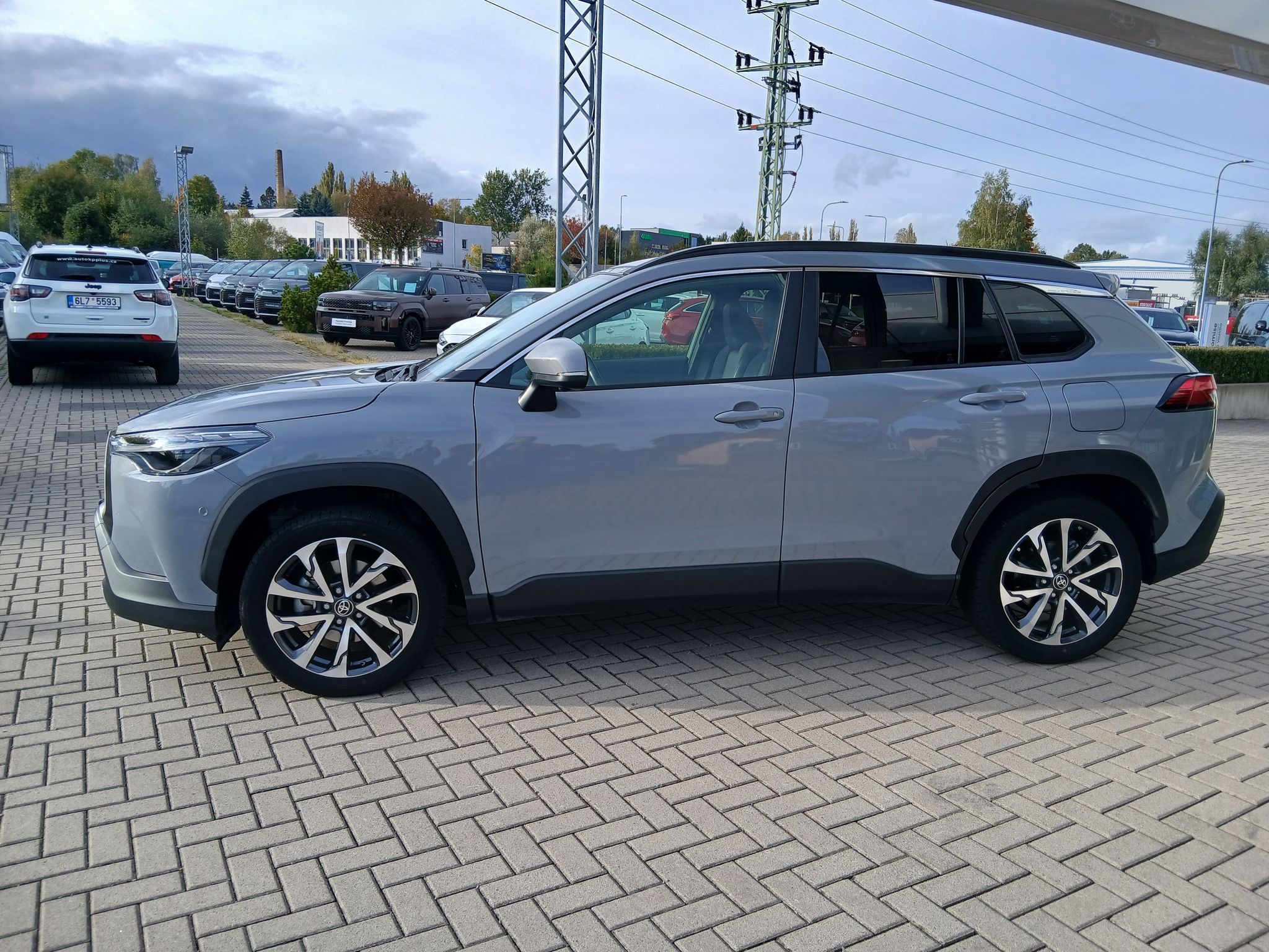 Toyota Corolla Cross, 2.0 Hybrid e-CVT Executive - fotka 3