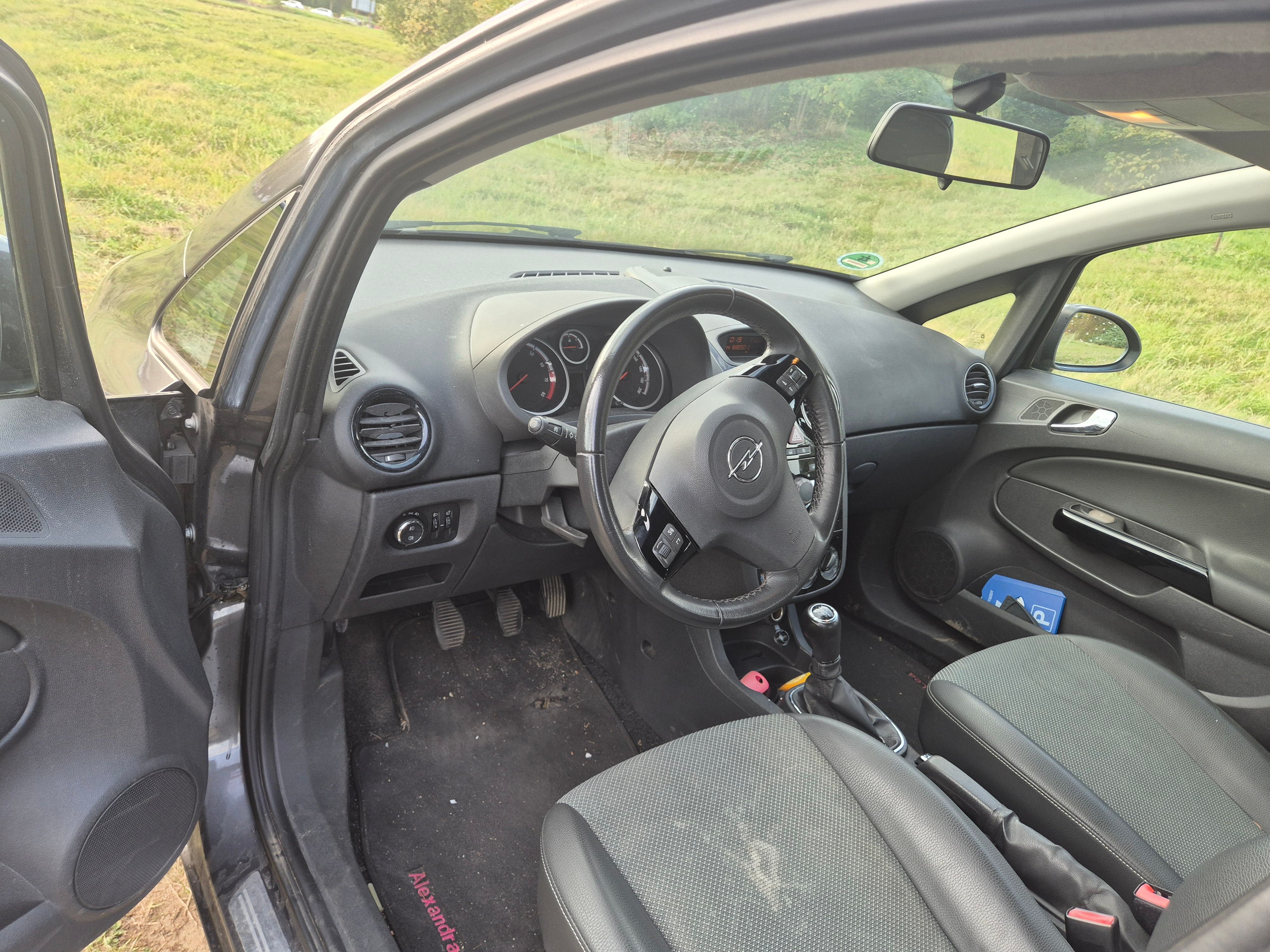 Opel Corsa, 1,4cm 74kw - fotka 5