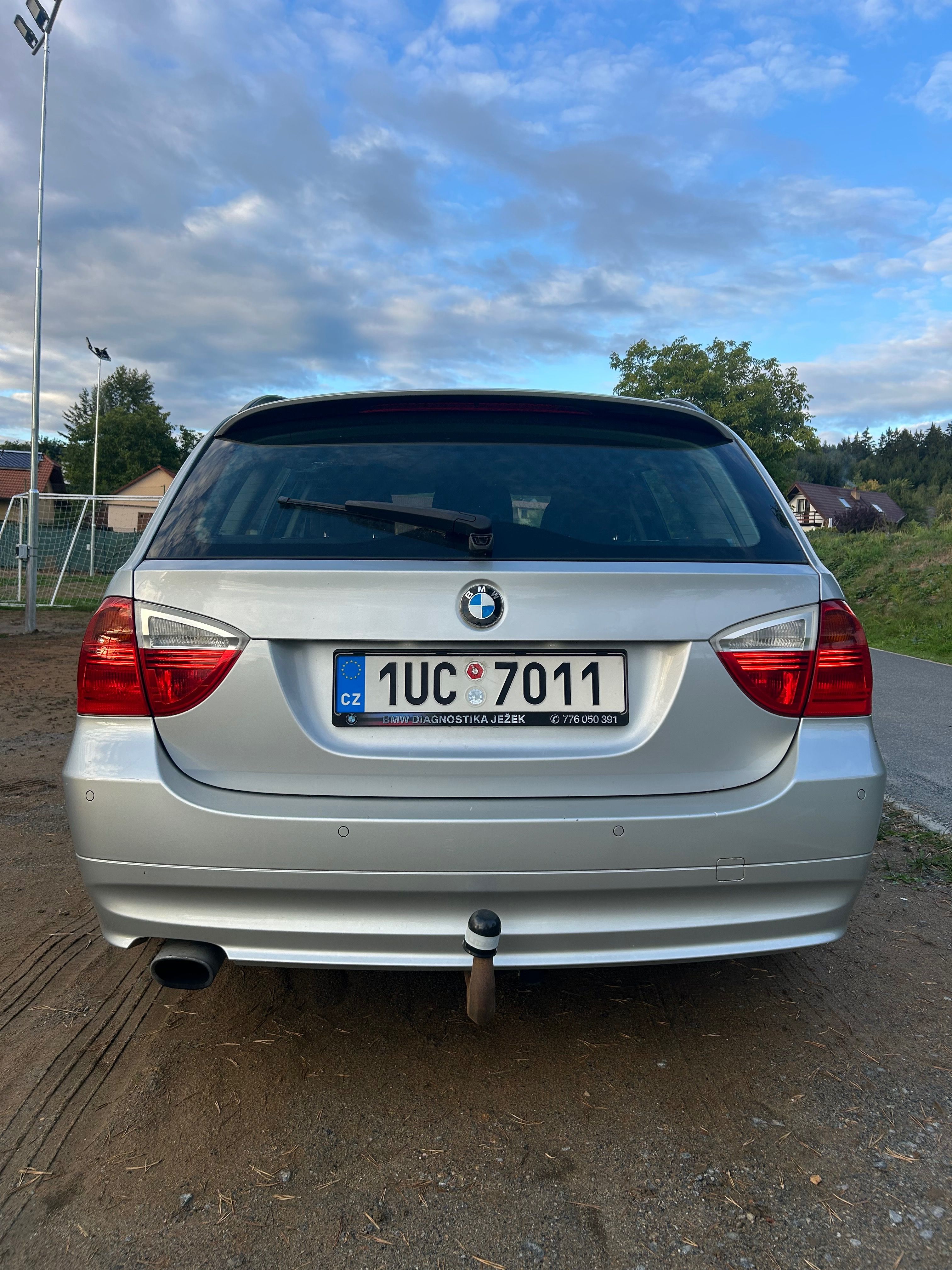 BMW Řada 3, E91 318i, rv. 2008, 105kw - fotka 5