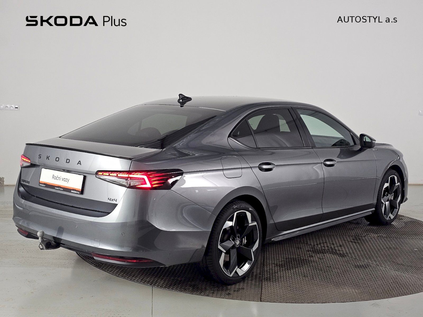 Škoda Superb, 2.0TSI 195kW 4X4 Sportline TAŽ - fotka 2