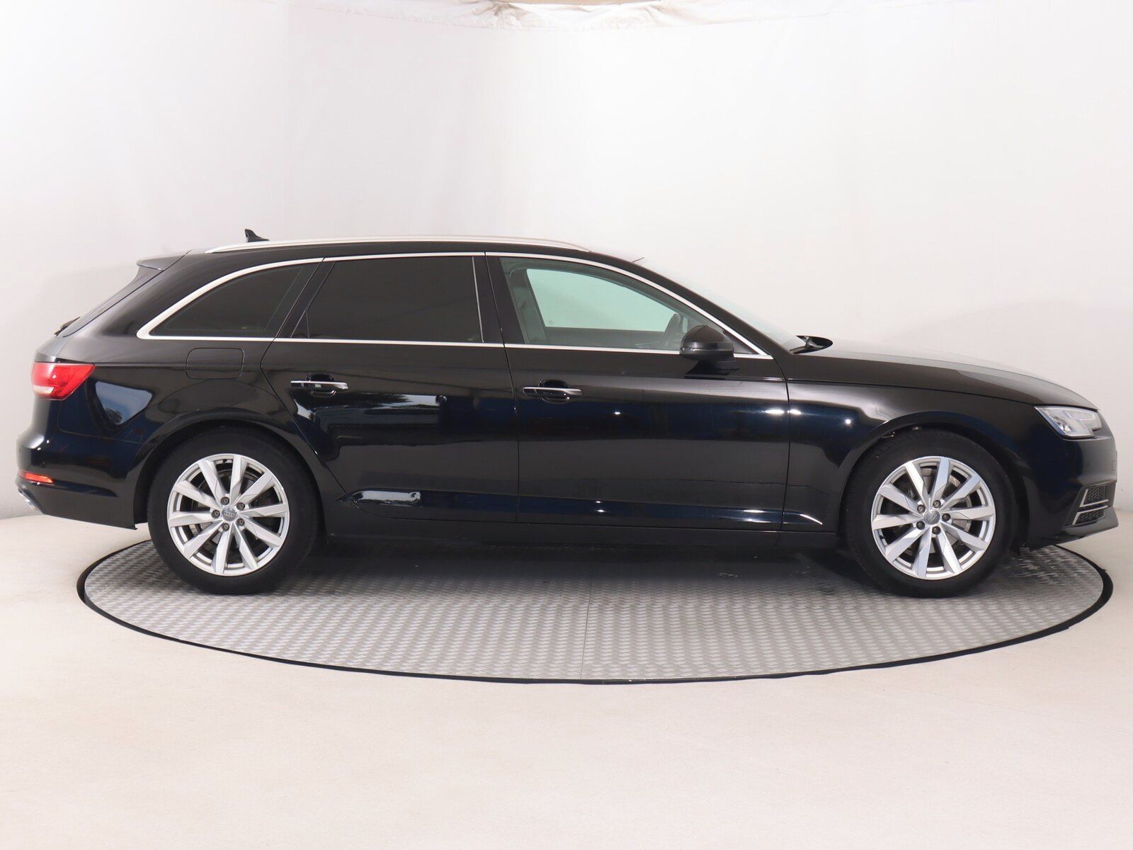 Audi A4, 2.0 TDI, Automat - fotka 6