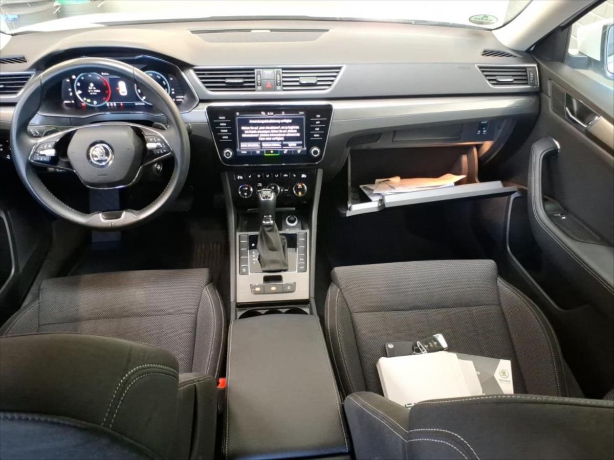 Škoda Superb, 2,0 TDI TAŽNÉ KAMERA - fotka 6