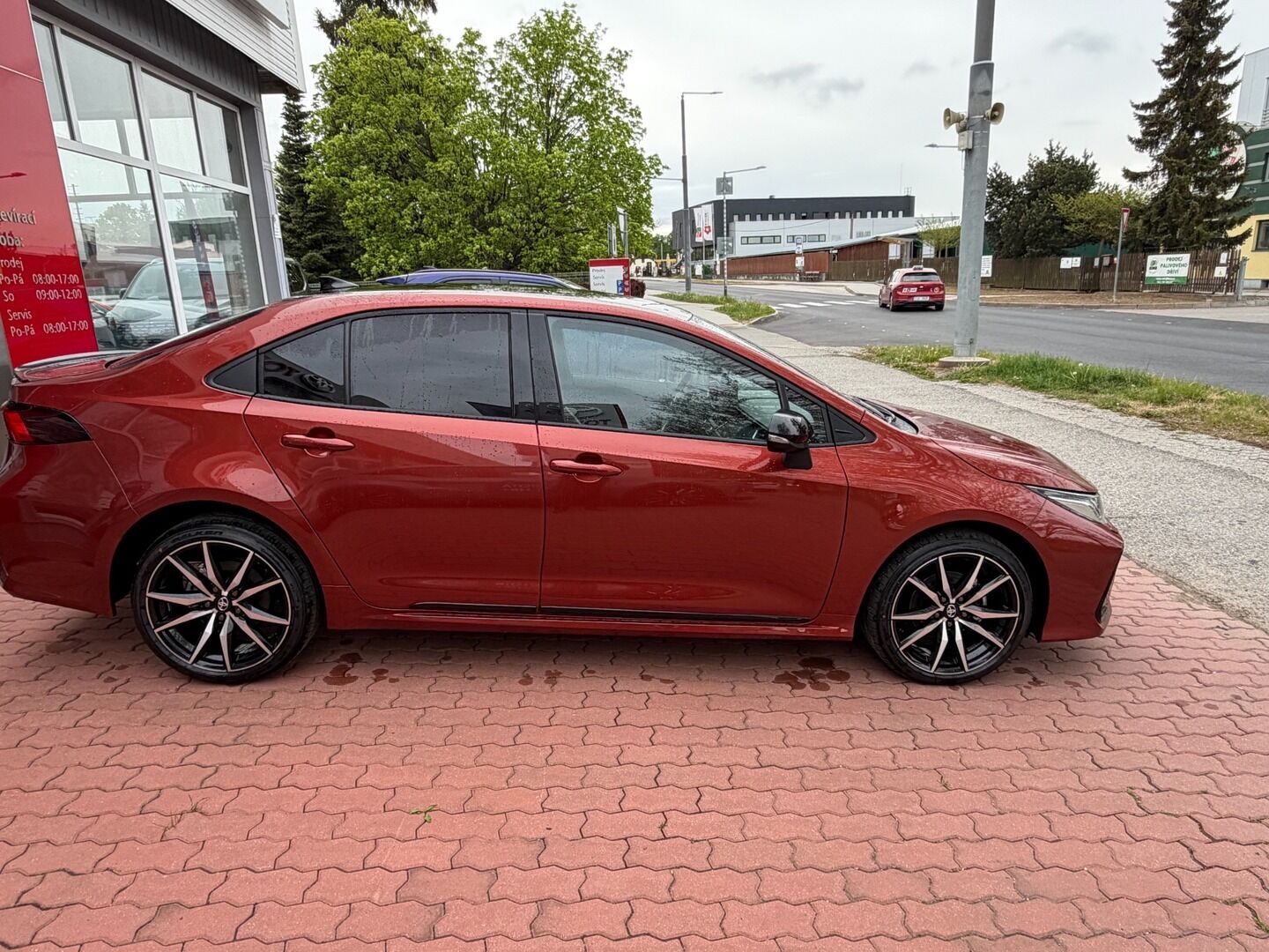 Toyota Corolla, 1.8L Hybrid 140 koní 4x2 GR - fotka 6