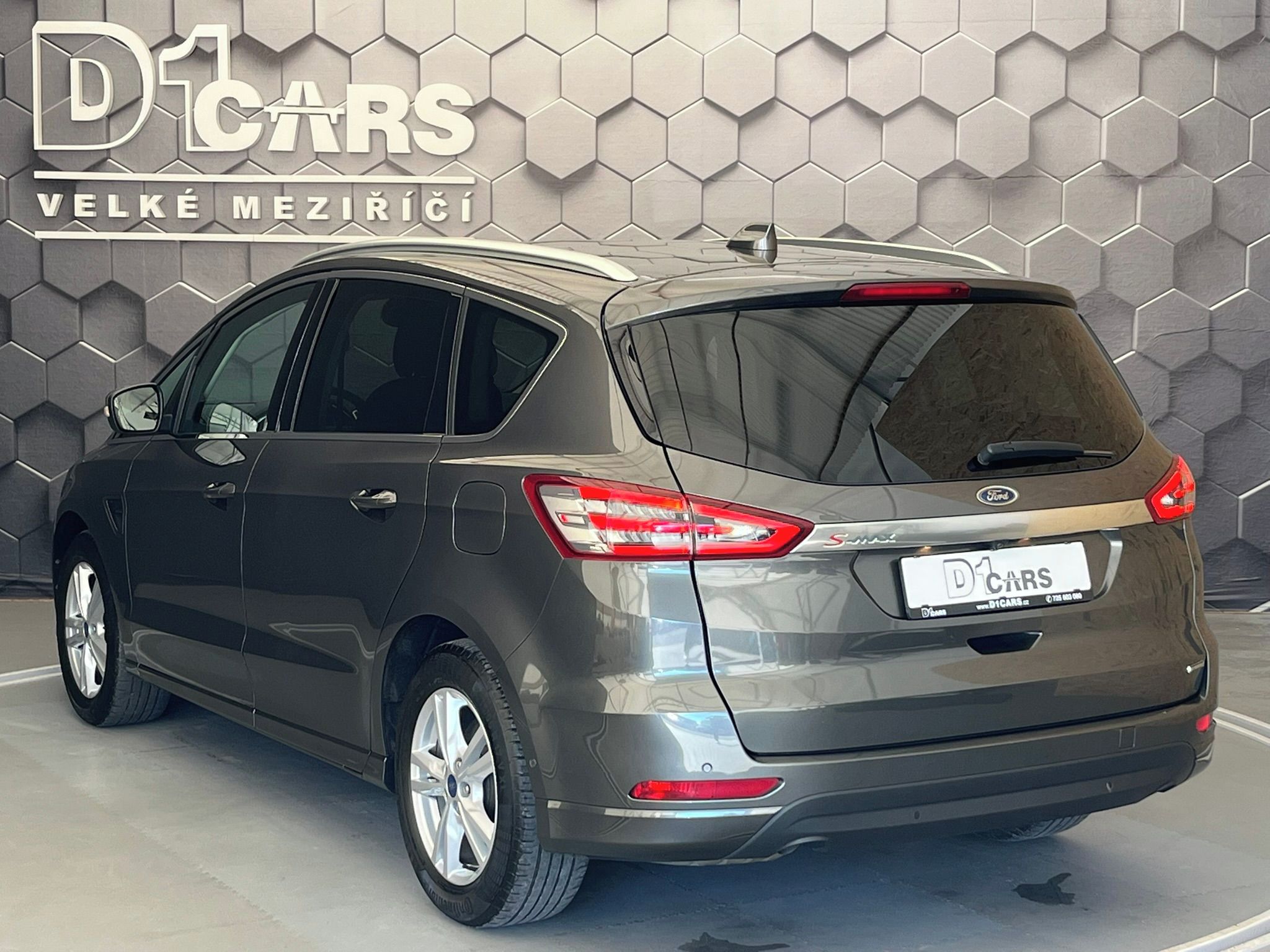 Ford S-MAX, 2,5 HEV Titanium 7míst - fotka 2