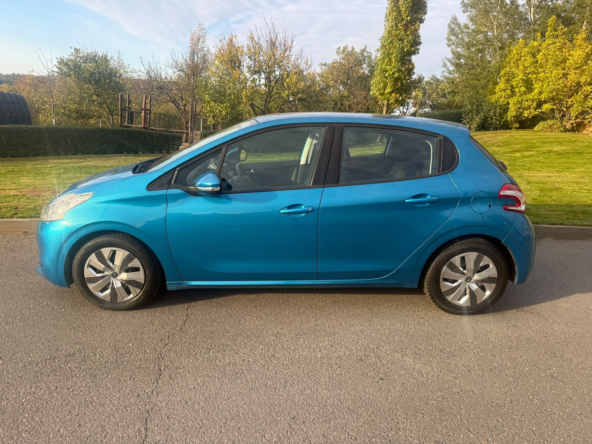Peugeot 208, 1.4 i 50KW MAN - fotka 5