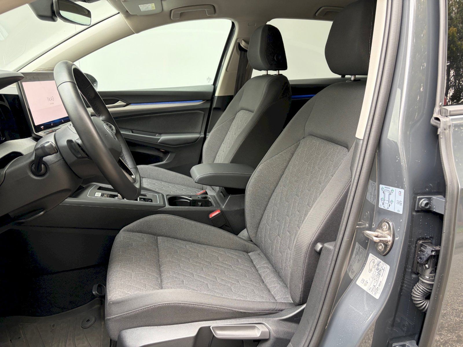 Volkswagen Golf, 1.5 eTSI 85kW People 7°DSG - fotka 6