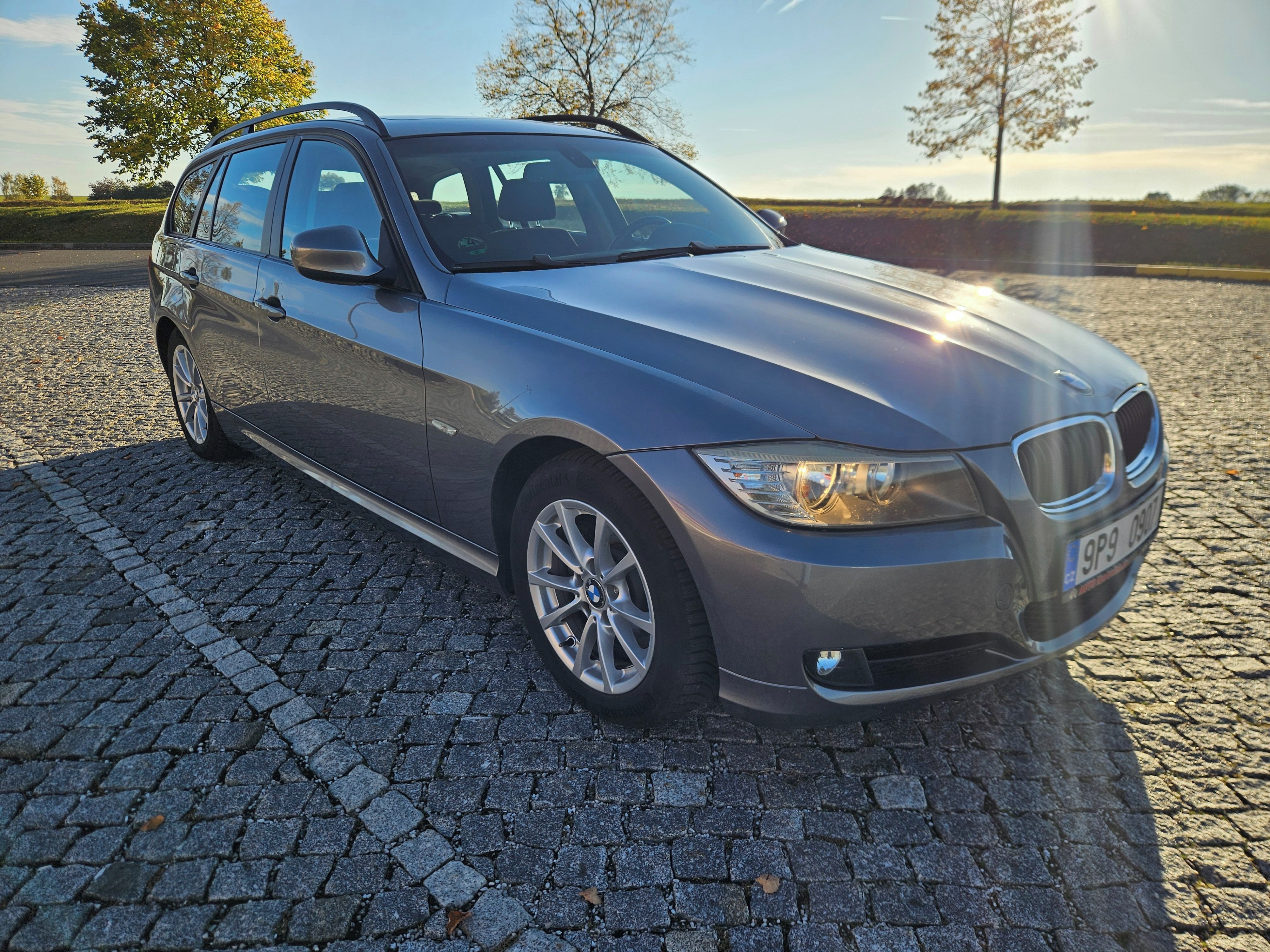 BMW Řada 3, 320I 125kw, PĚKNÝ STAV,SPLÁTKY - fotka 4