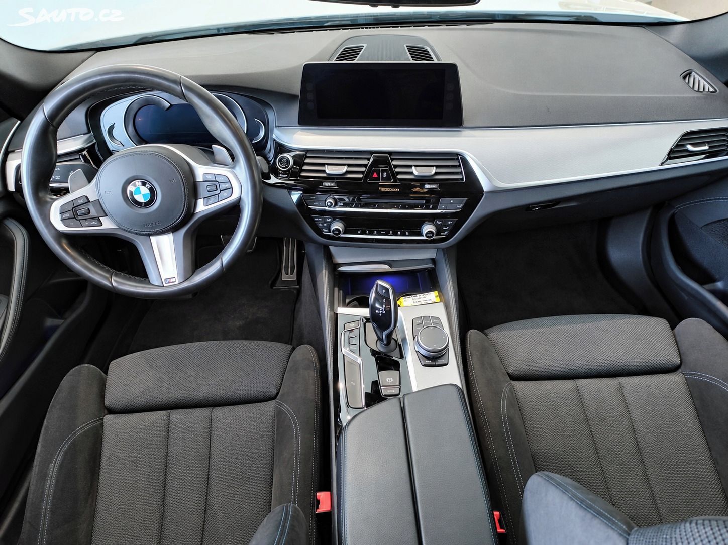 BMW Řada 5, 520d xDrive Mpacket - fotka 6