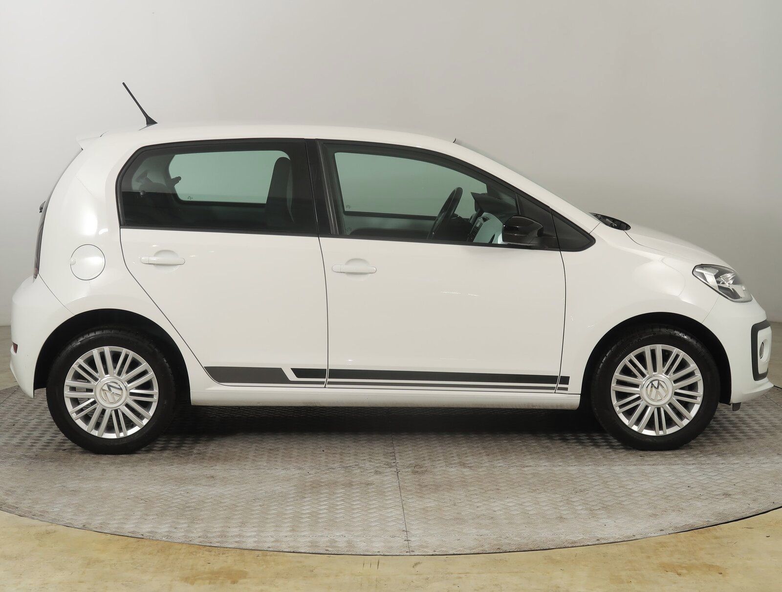 Volkswagen Up!, 1.0 MPI, ČR,1.maj - fotka 6