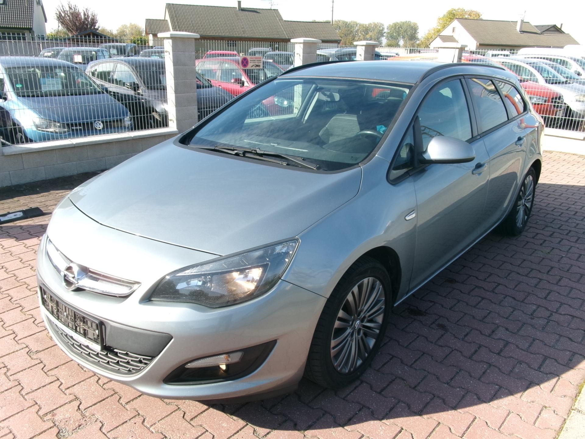 Opel Astra, 1,4T KLIMA VÝHŘEV BT TEMP - fotka 2