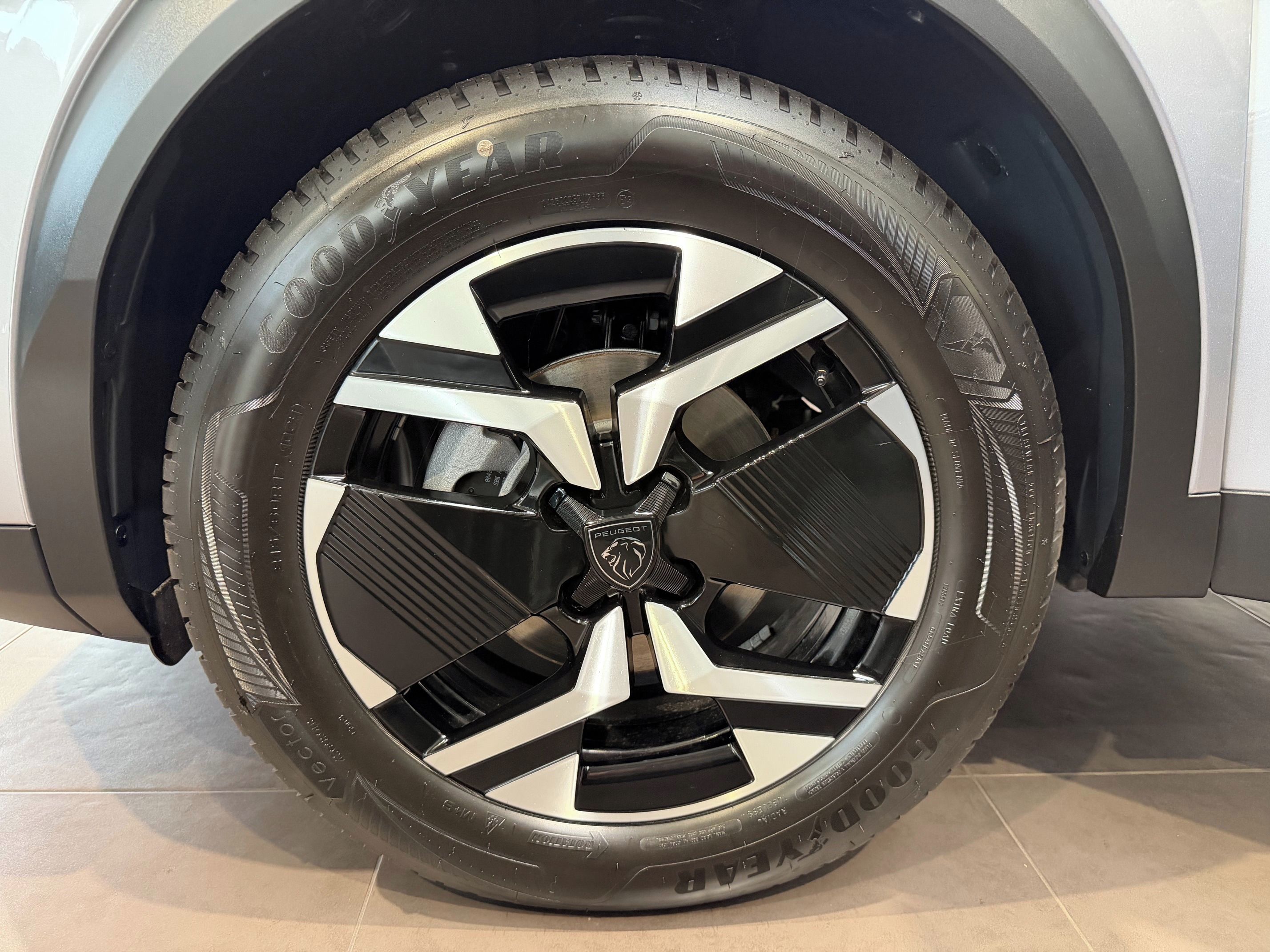 Peugeot 2008, ALLURE Turbo 100 MAN6 - fotka 6