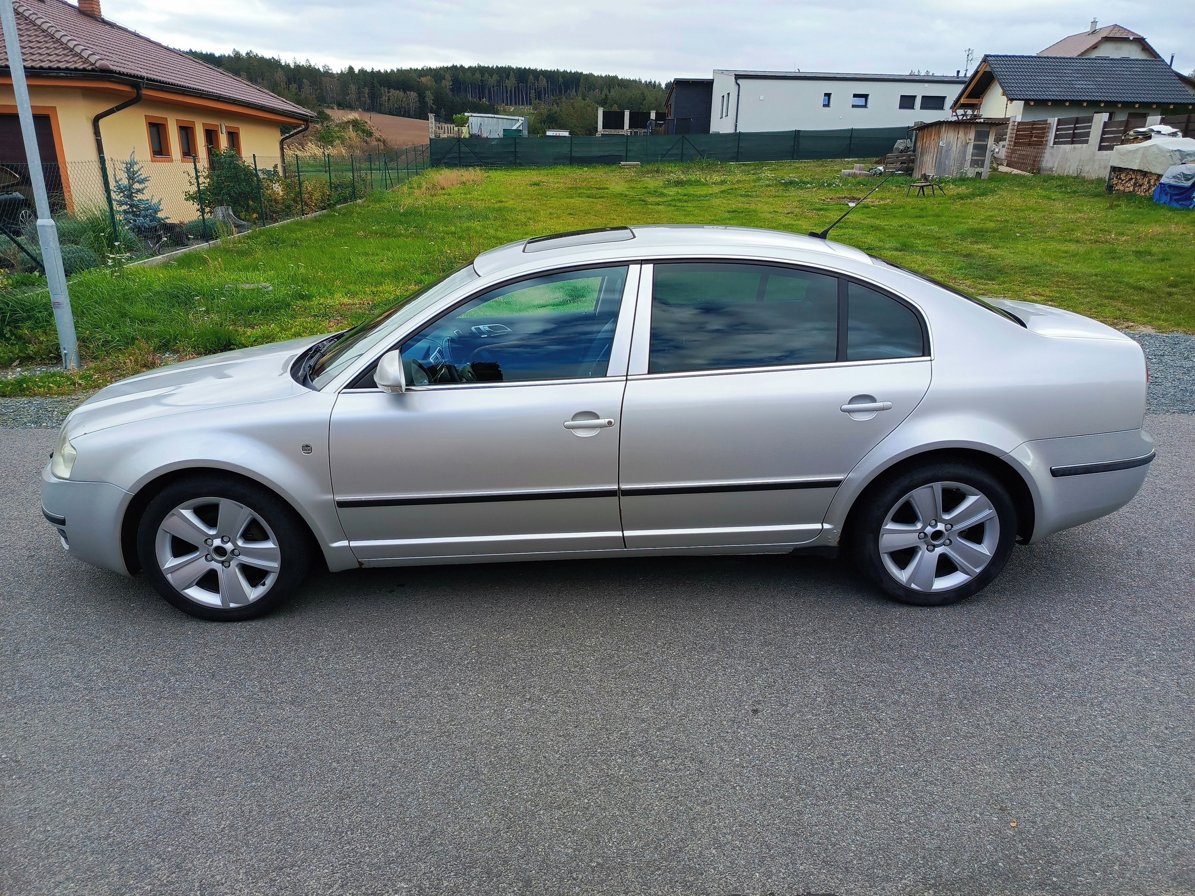 Škoda Superb, Superb 2.0 TDI 103 kW Elegance - fotka 4