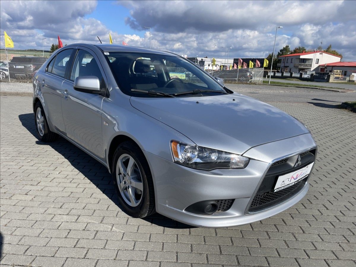 Mitsubishi Lancer, 1,6 i 86kw Invite Klima Tažné - fotka 6
