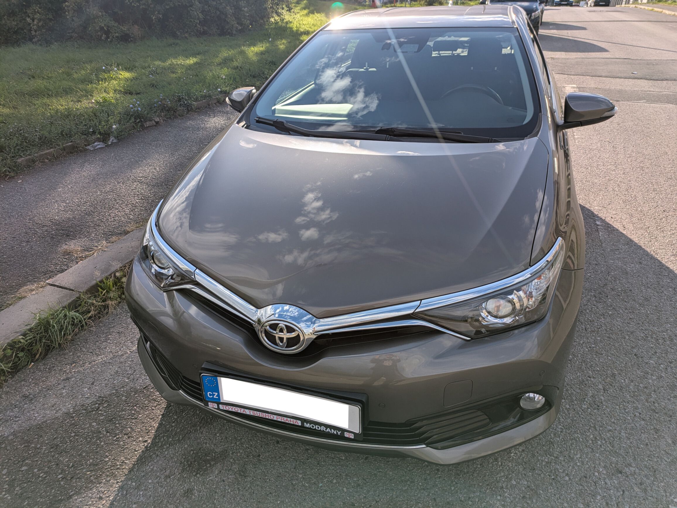 Toyota Auris, 1.6, 97 kW, 1. maj. ČR - fotka 5