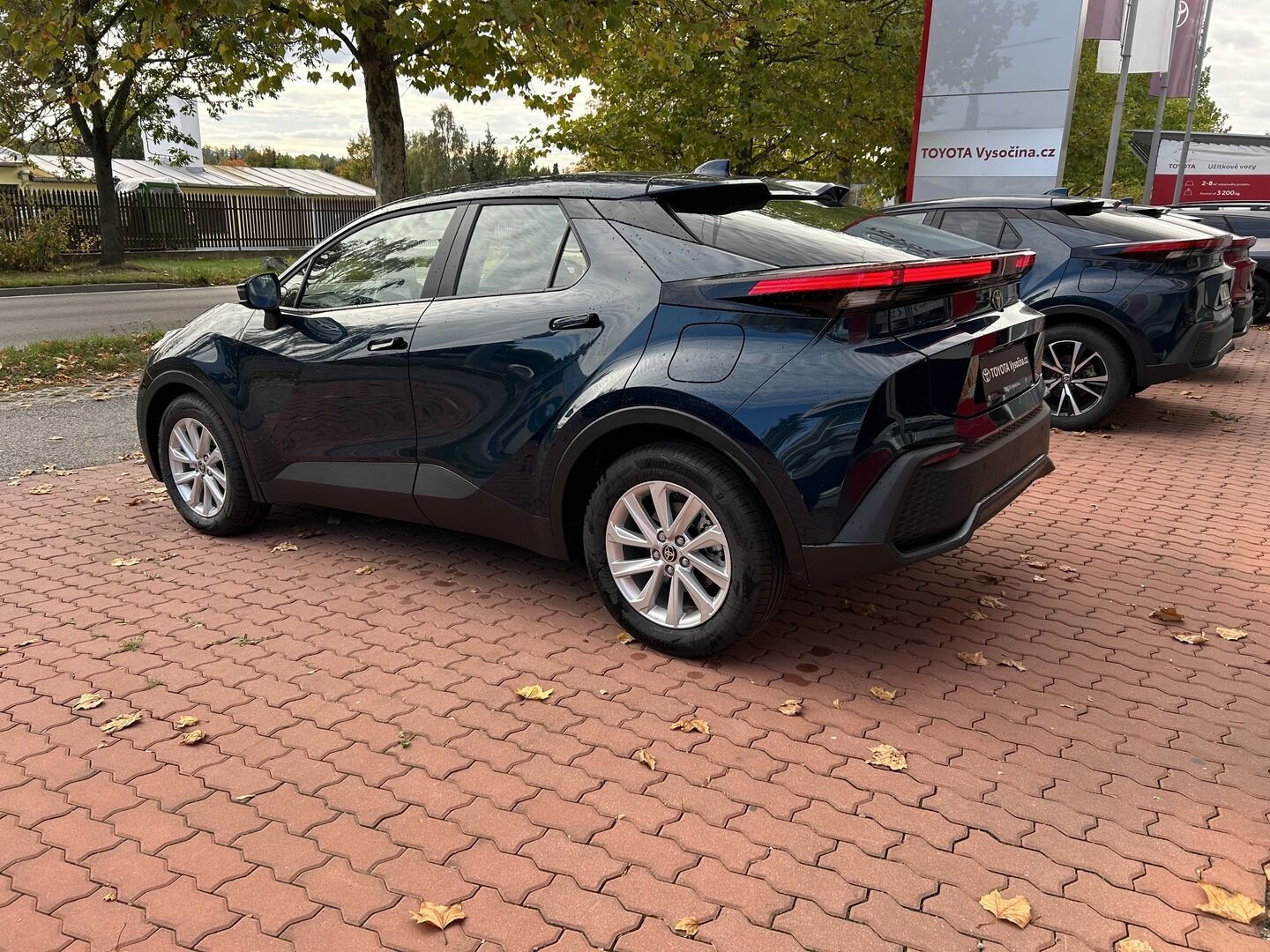 Toyota C-HR, 1,8L Hybrid 140 koní (2x4) - - fotka 4