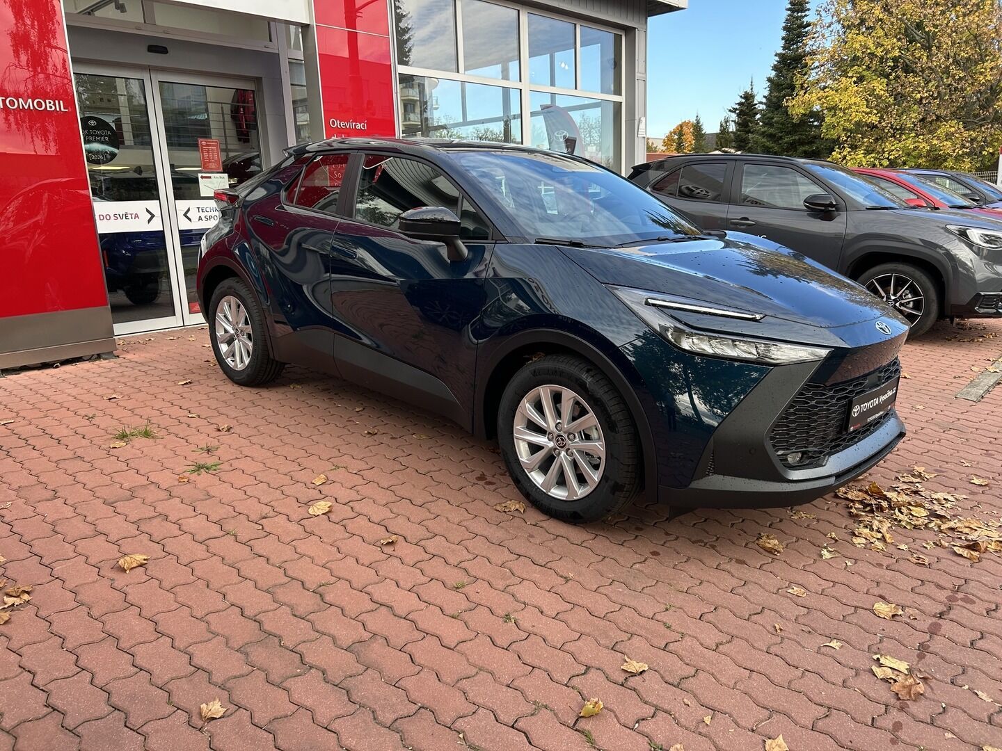 Toyota C-HR, 1,8L Hybrid 140 koní (2x4) - - fotka 3