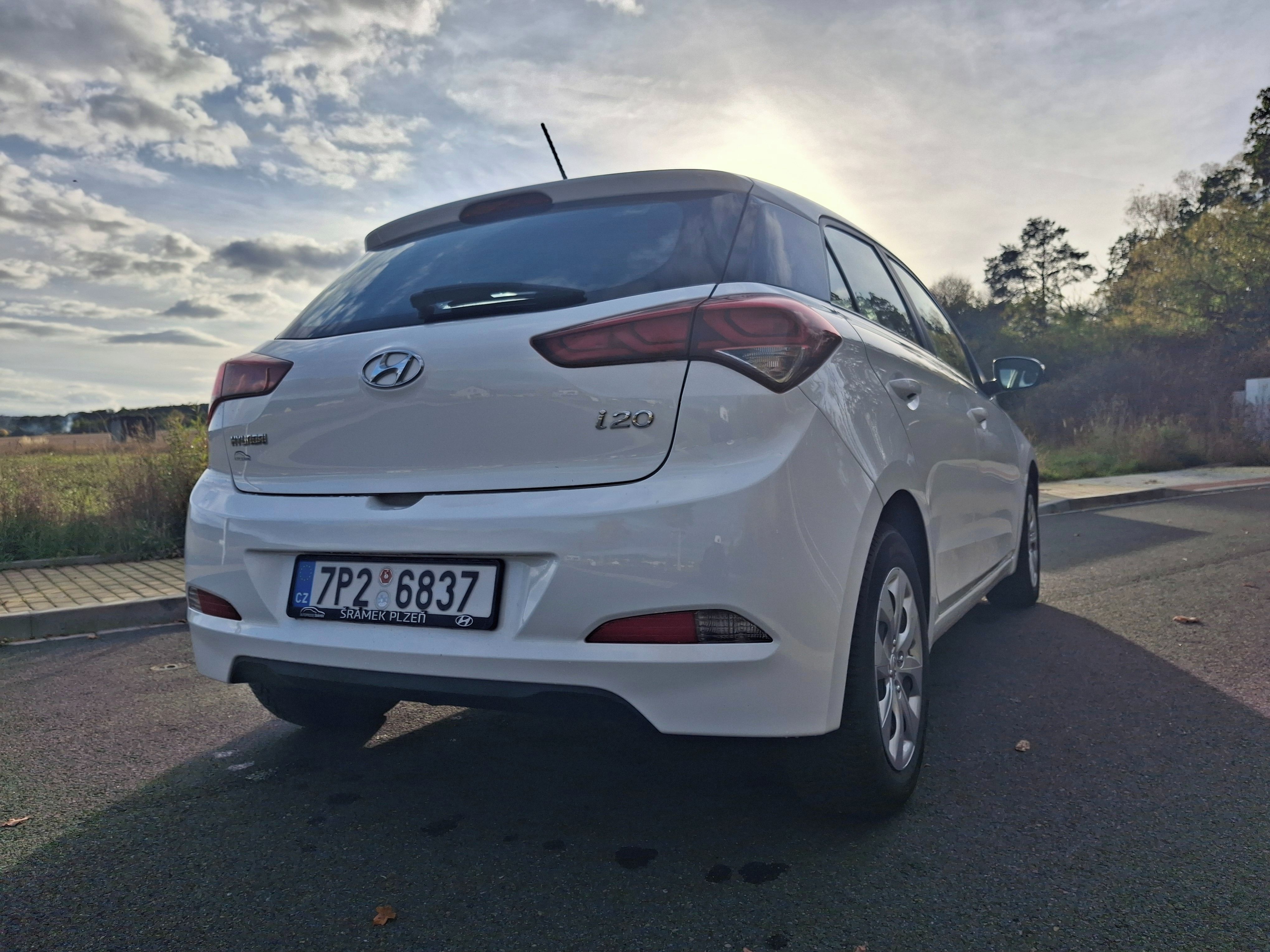 Hyundai i20, první majitel, nízký nájezd - fotka 4