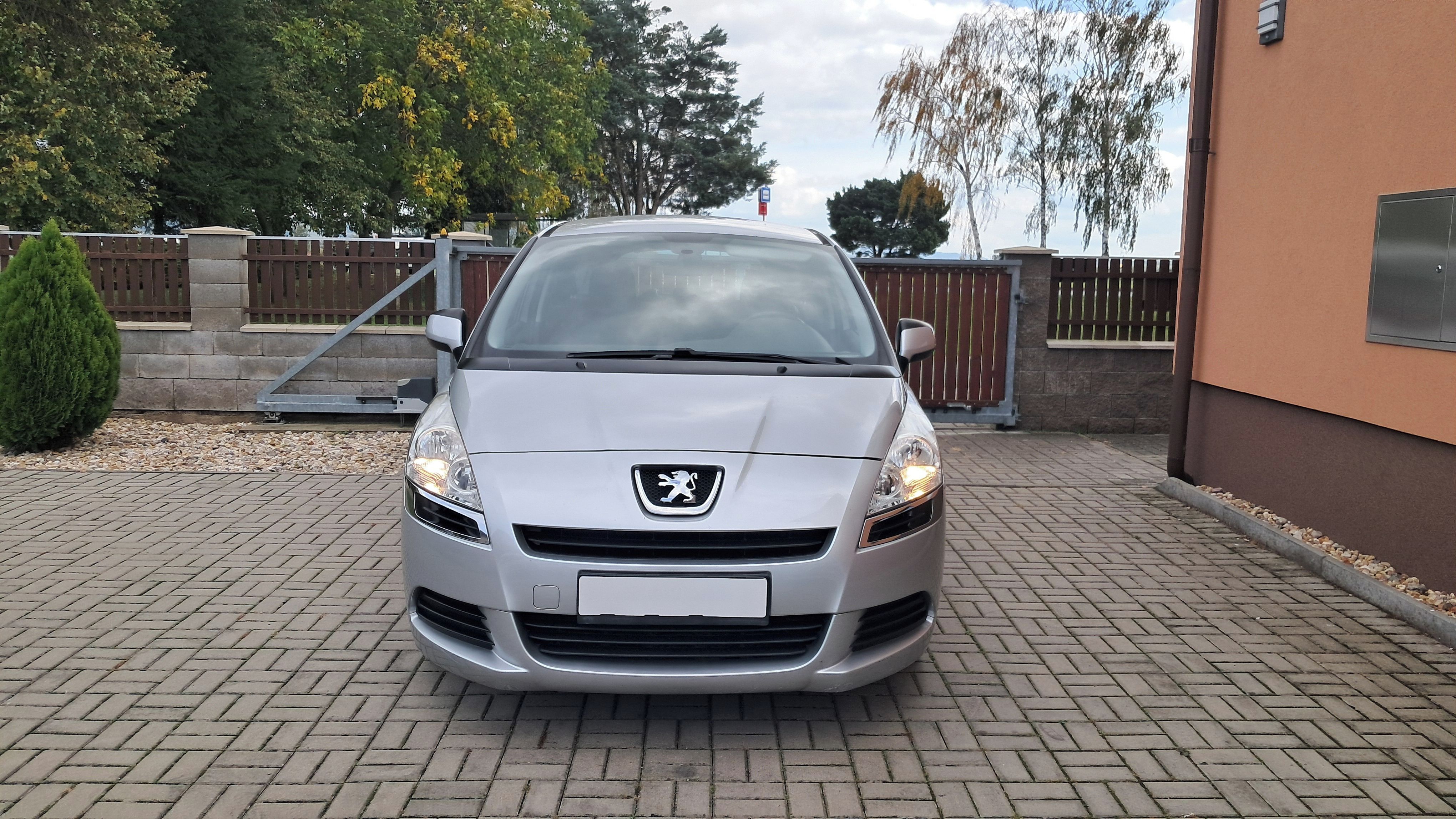 Peugeot 5008, 1.6i / 88KW 7 MÍST - fotka 2