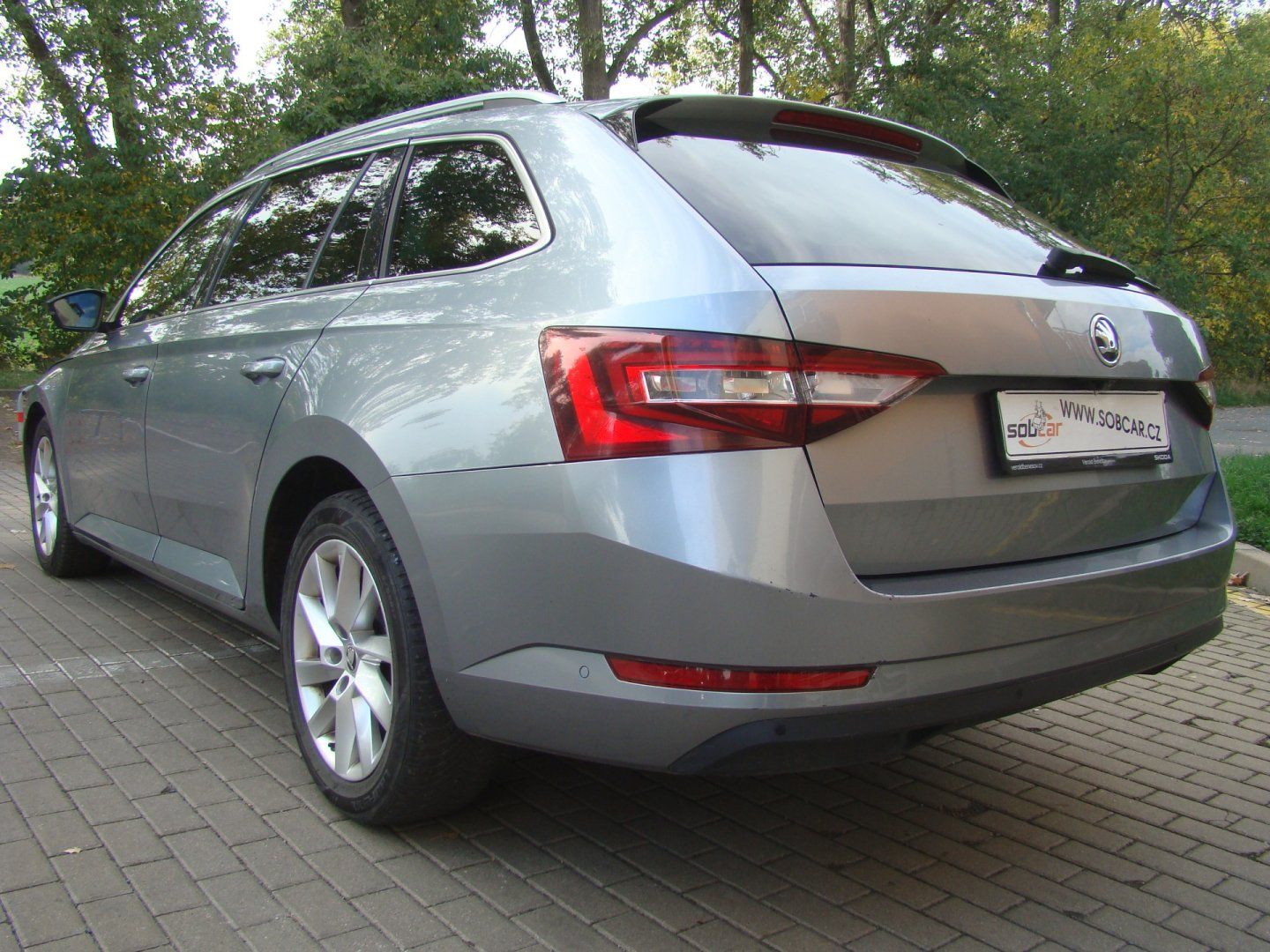 Škoda Superb, 1.6 TDi DSG - fotka 5
