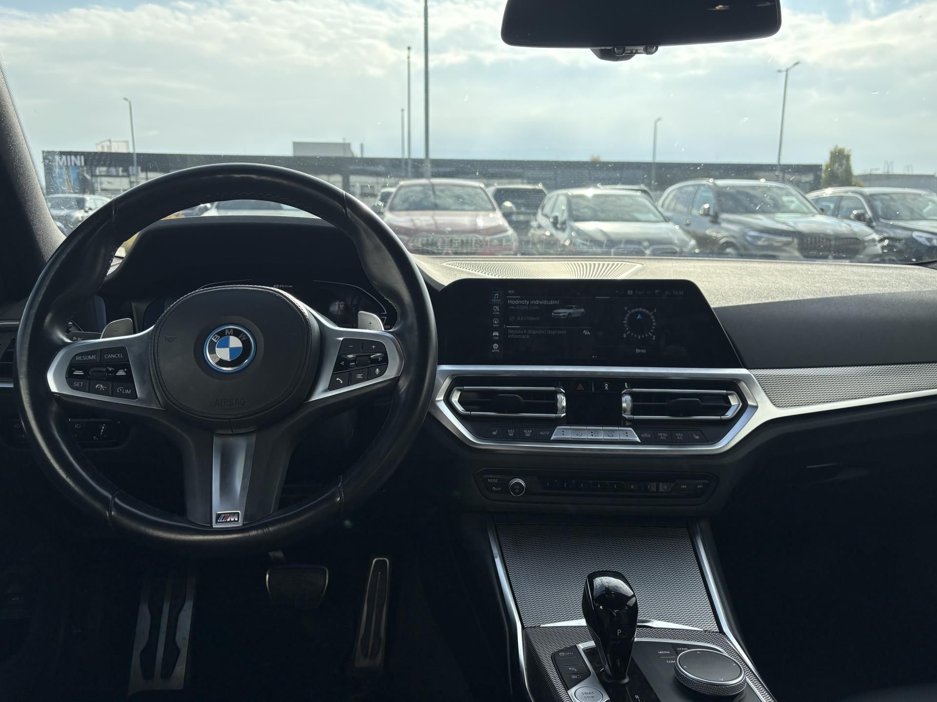 BMW Řada 3, 330e xDrive,Mpaket,Plug-in - fotka 4