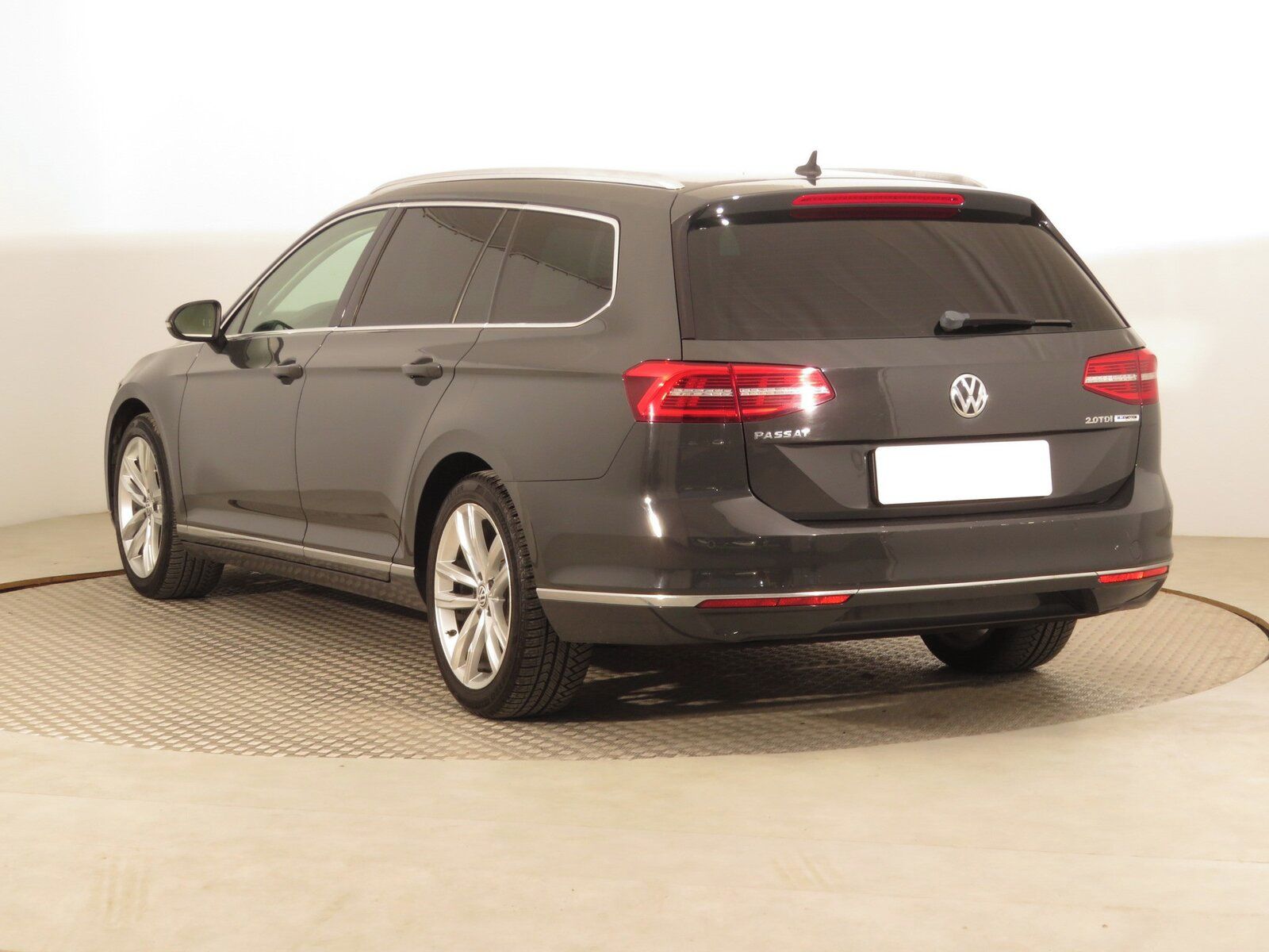 Volkswagen Passat, 2.0 TDI, Highline, Automat - fotka 4