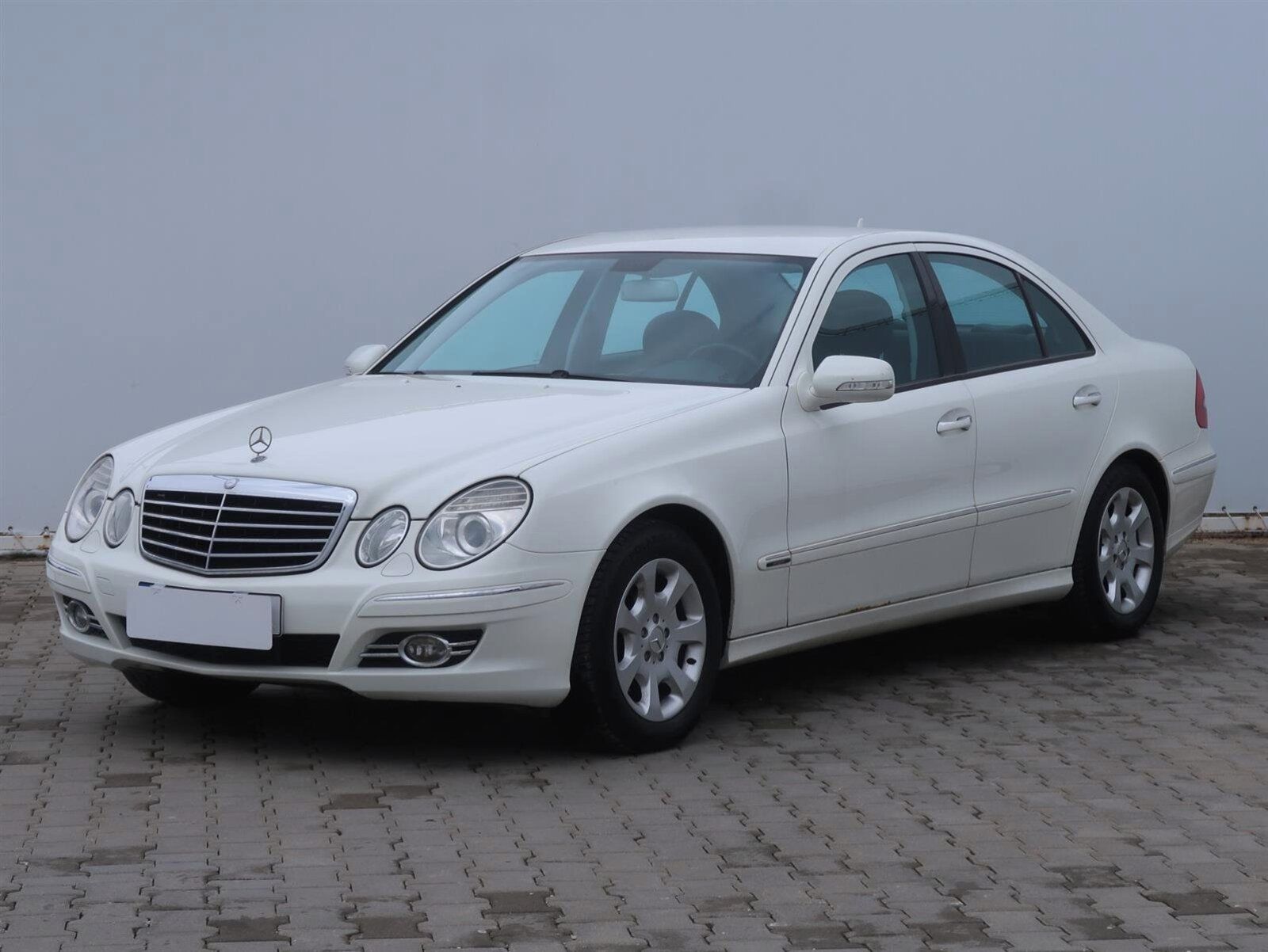 Mercedes-Benz Třídy E, 200 CDI - fotka 2