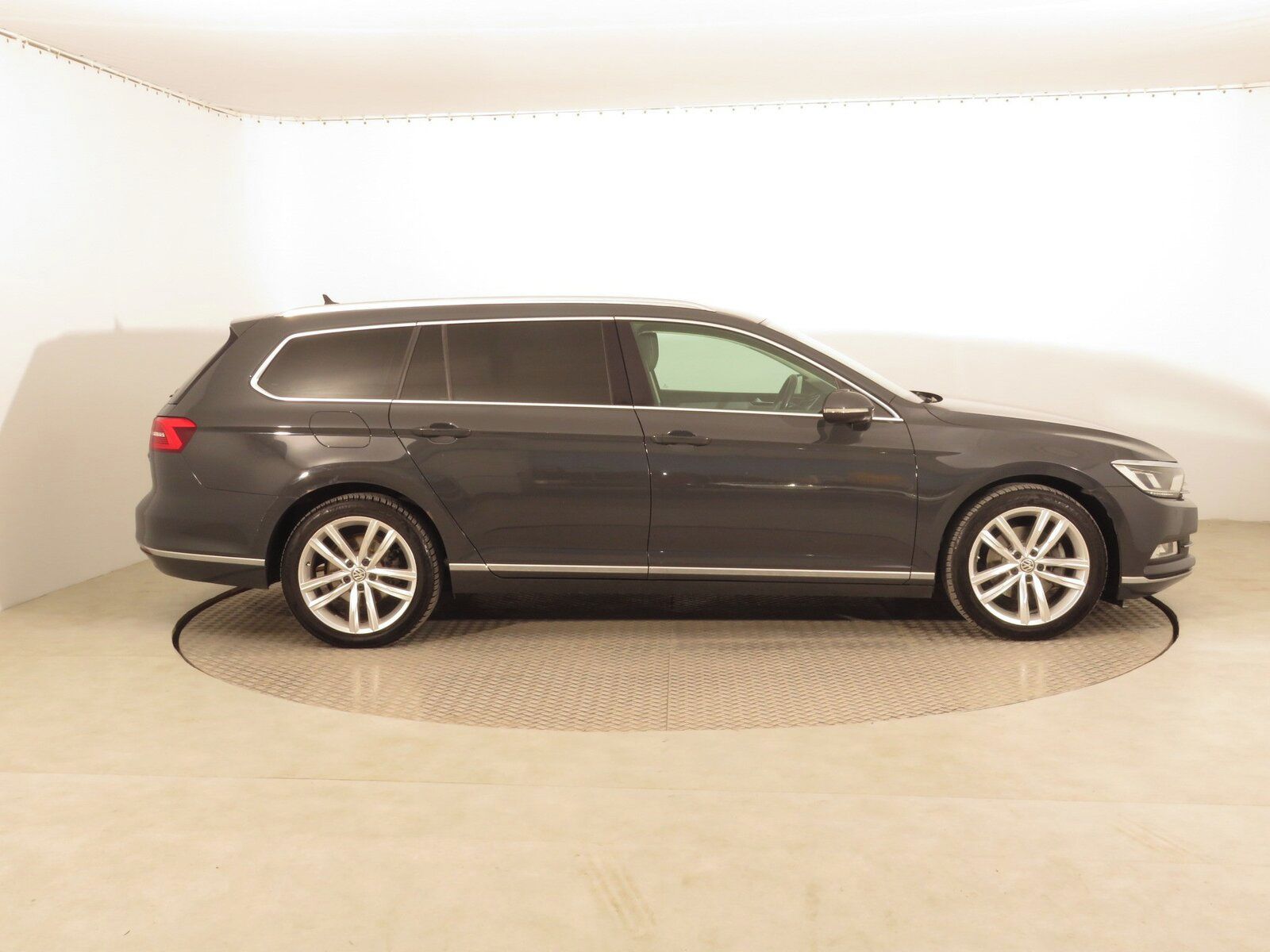 Volkswagen Passat, 2.0 TDI, Highline, Automat - fotka 6