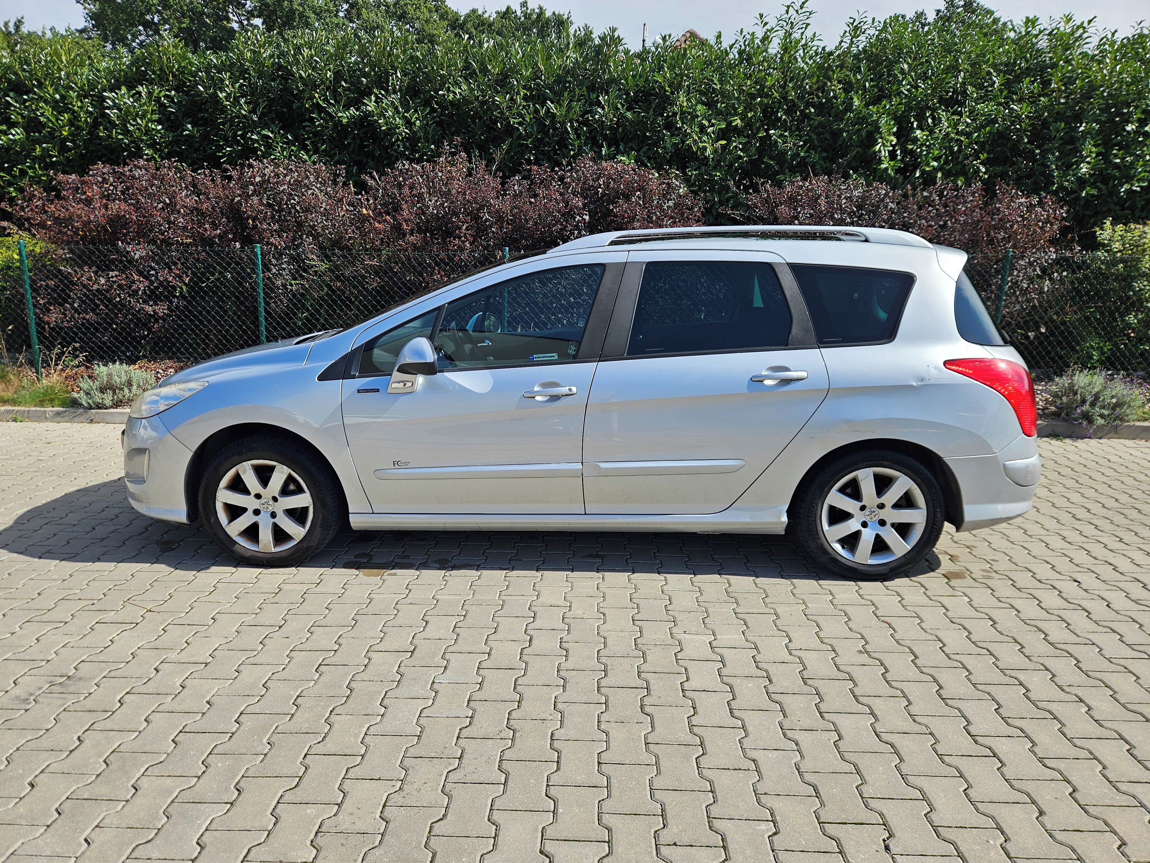 Peugeot 308, 1,6/68kW ČR 7.míst Pano Tažné - fotka 6