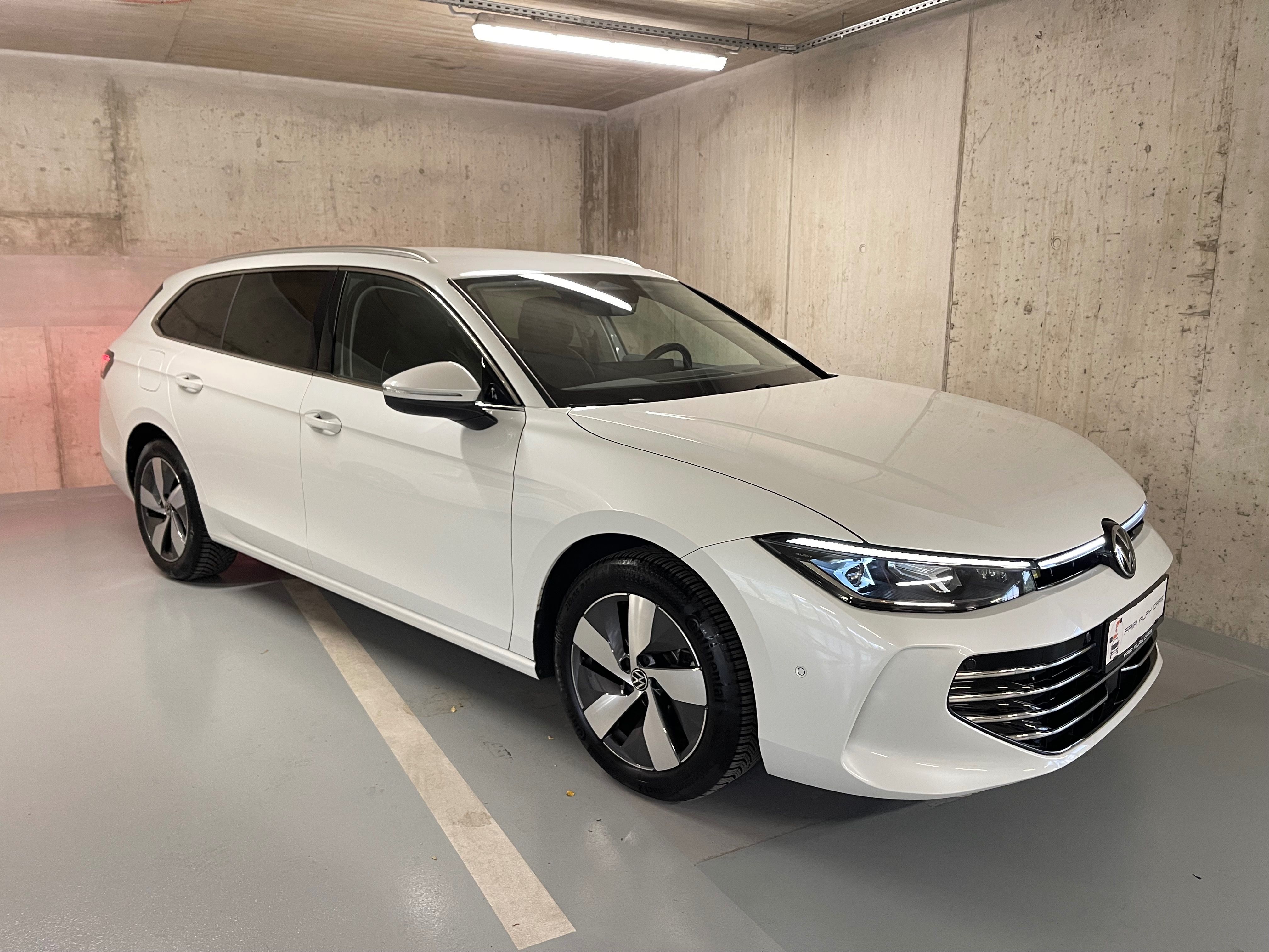 Volkswagen Passat, Elegance - HUD/Matrix/Tažné - fotka 2