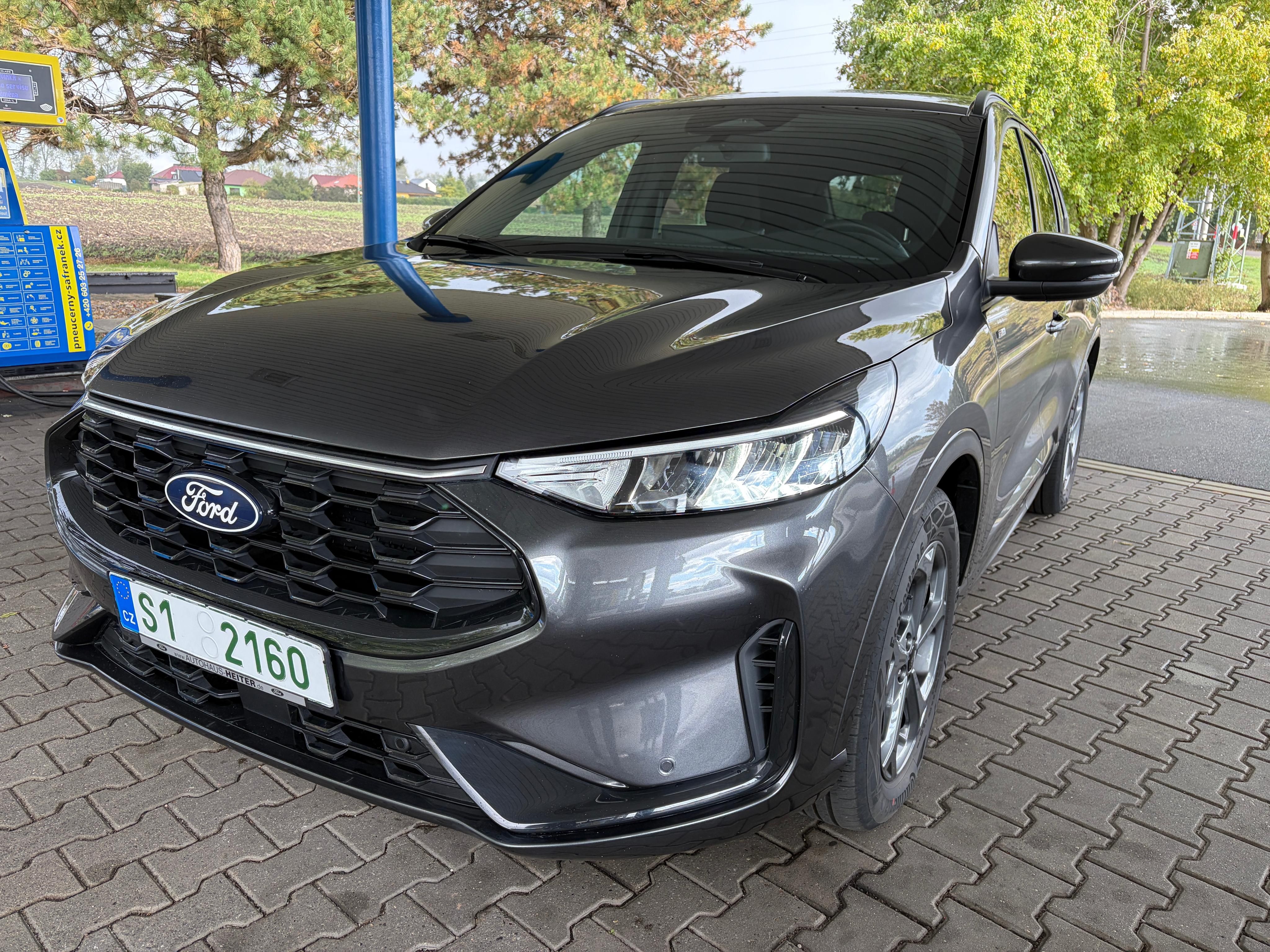 Ford Kuga, 1,5 ST Line, 137Kw - fotka 2