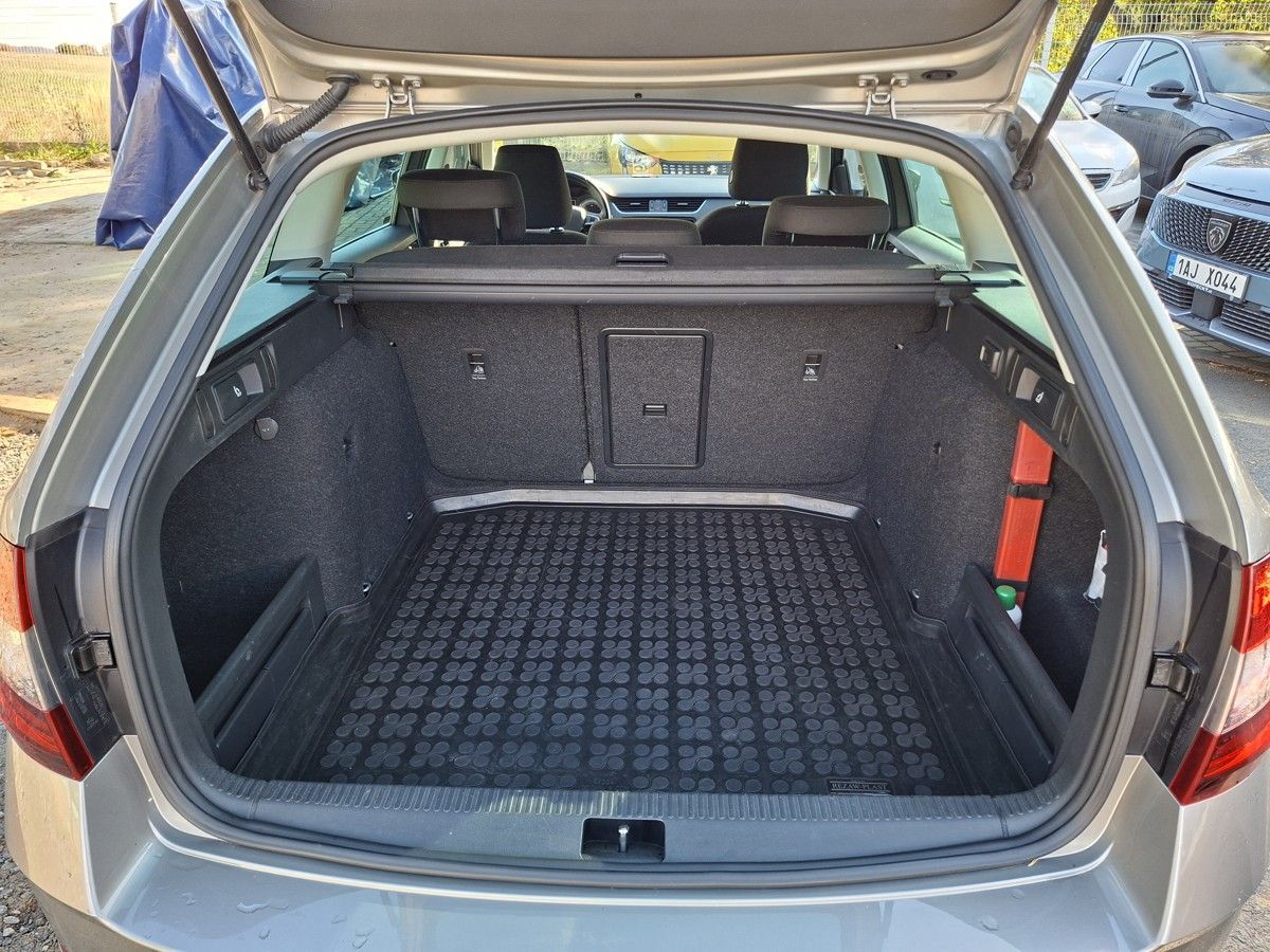 Škoda Octavia, COMBI 2,0 TDI 150k M6 - fotka 5