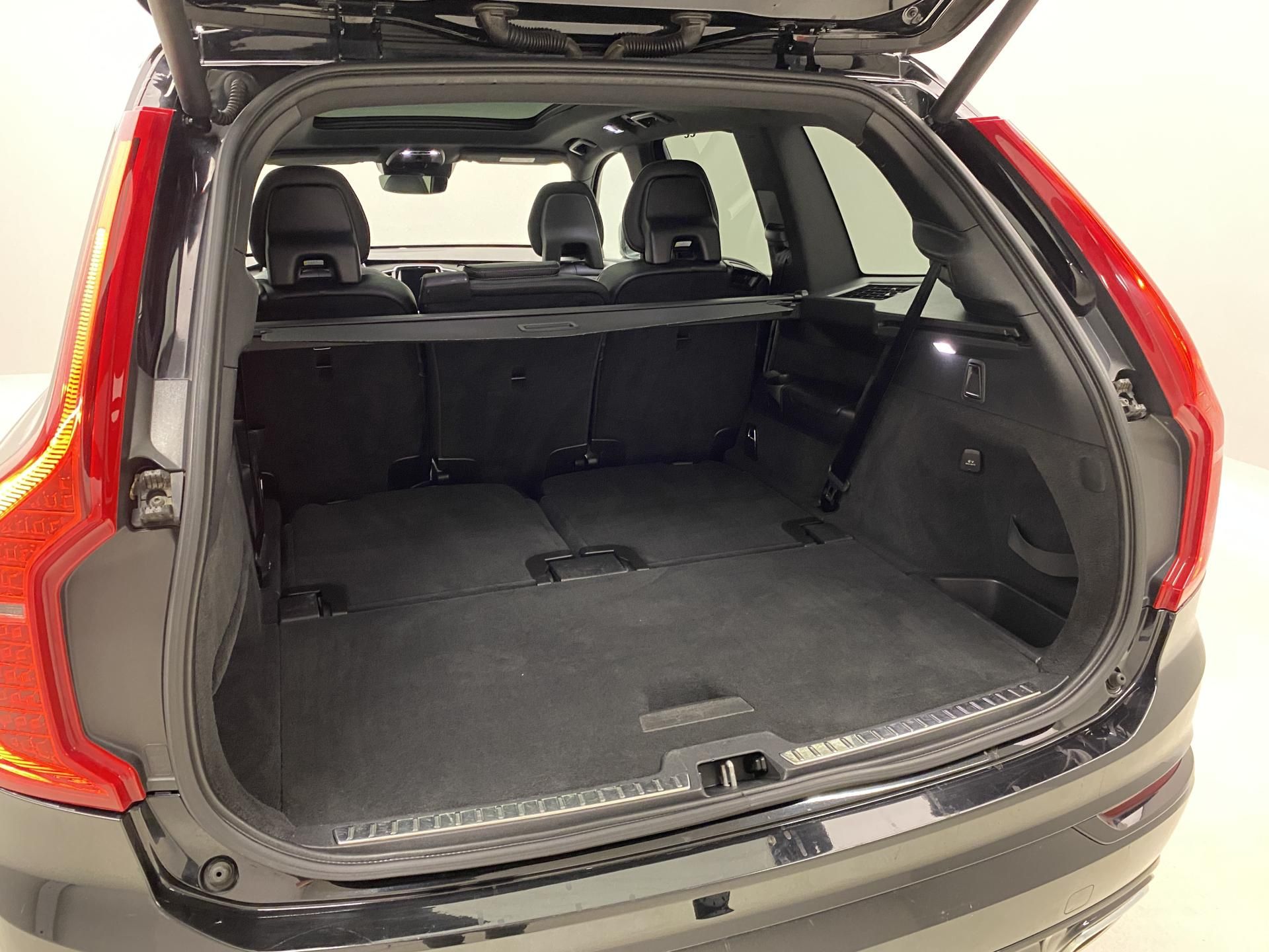Volvo XC90, B5 AWD R-DESIGN AUT 7míst - fotka 6