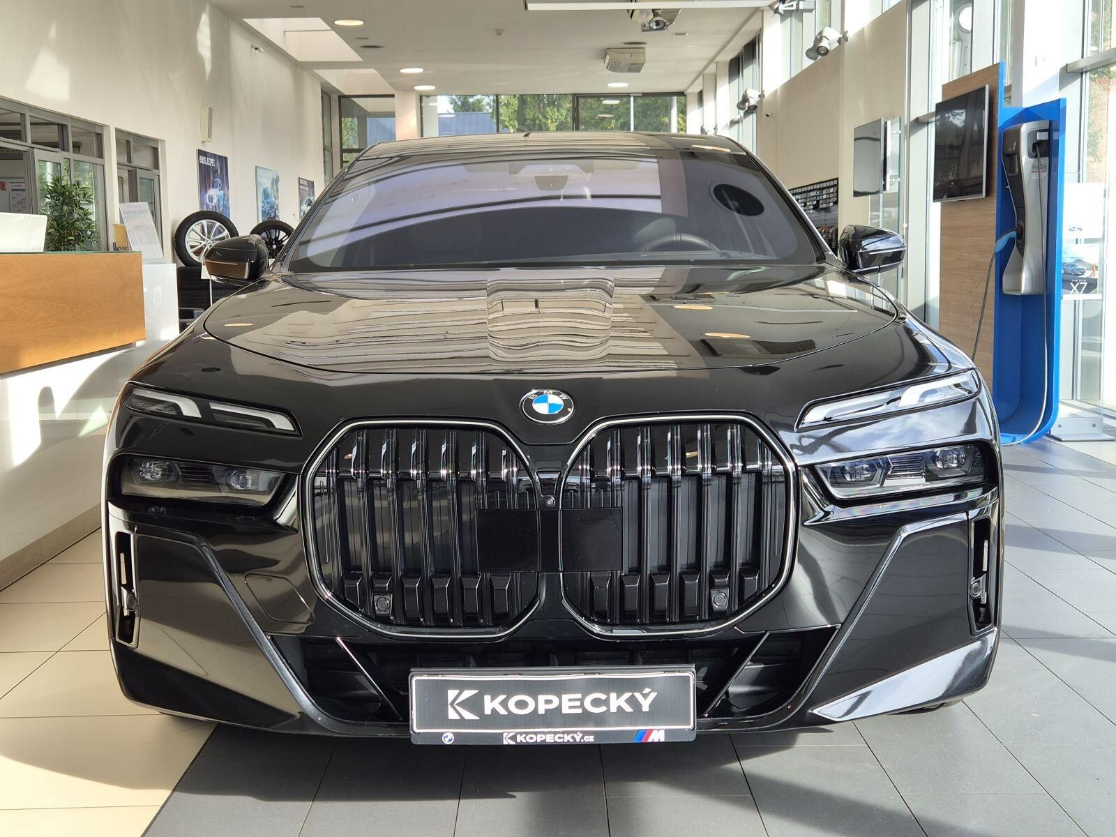 BMW Řada 7, 740d xDrive - fotka 2