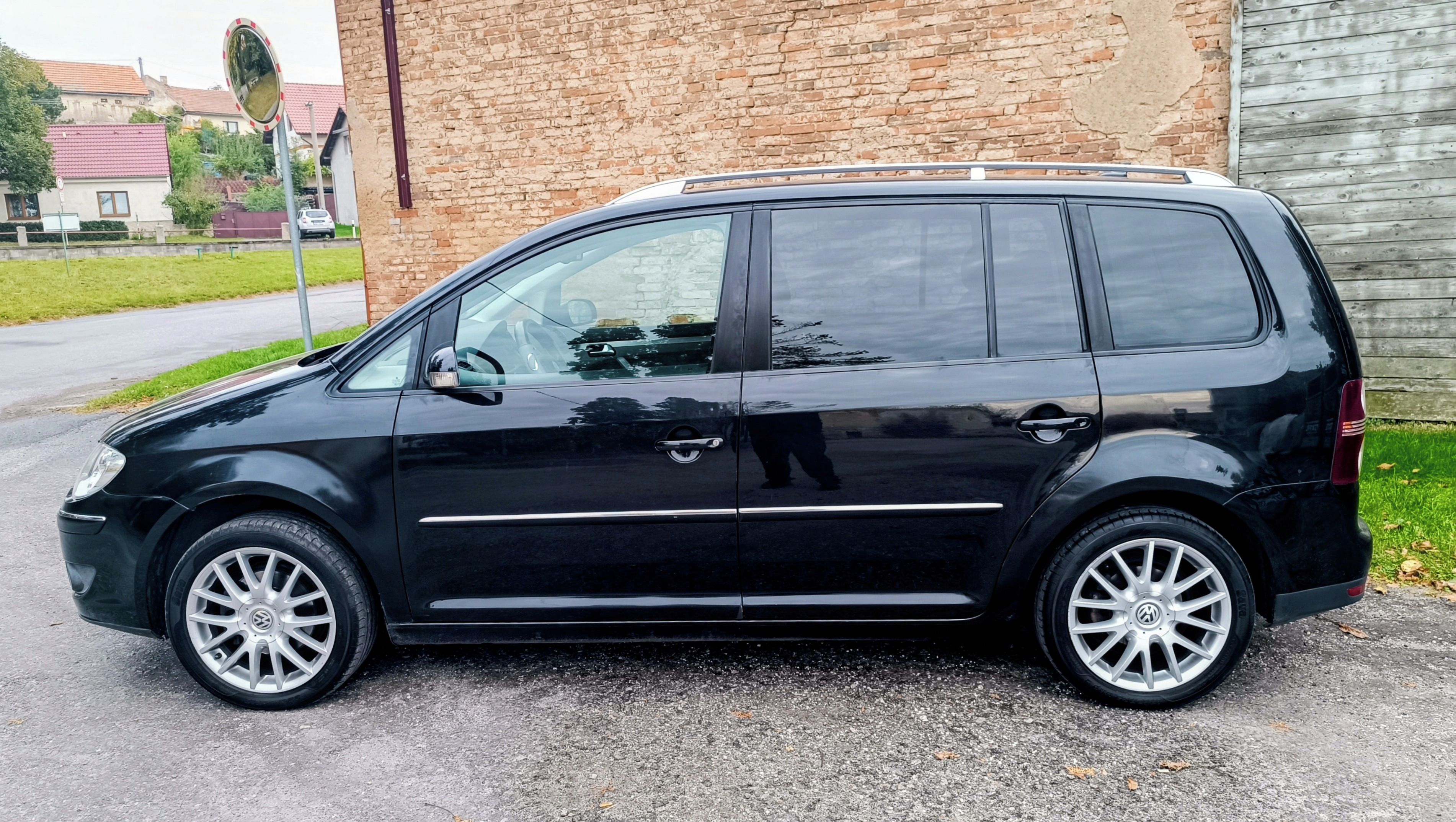 Volkswagen Touran, 2,0 TDi Navi, Nová spojka. - fotka 2