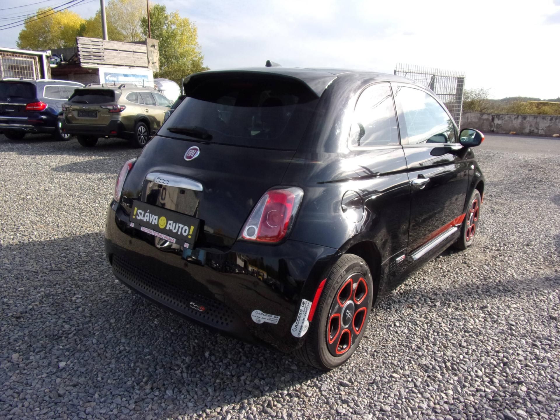 Fiat 500E, 24kWh 83kW SYMPATICKÉ VYBAVENÉ - fotka 5