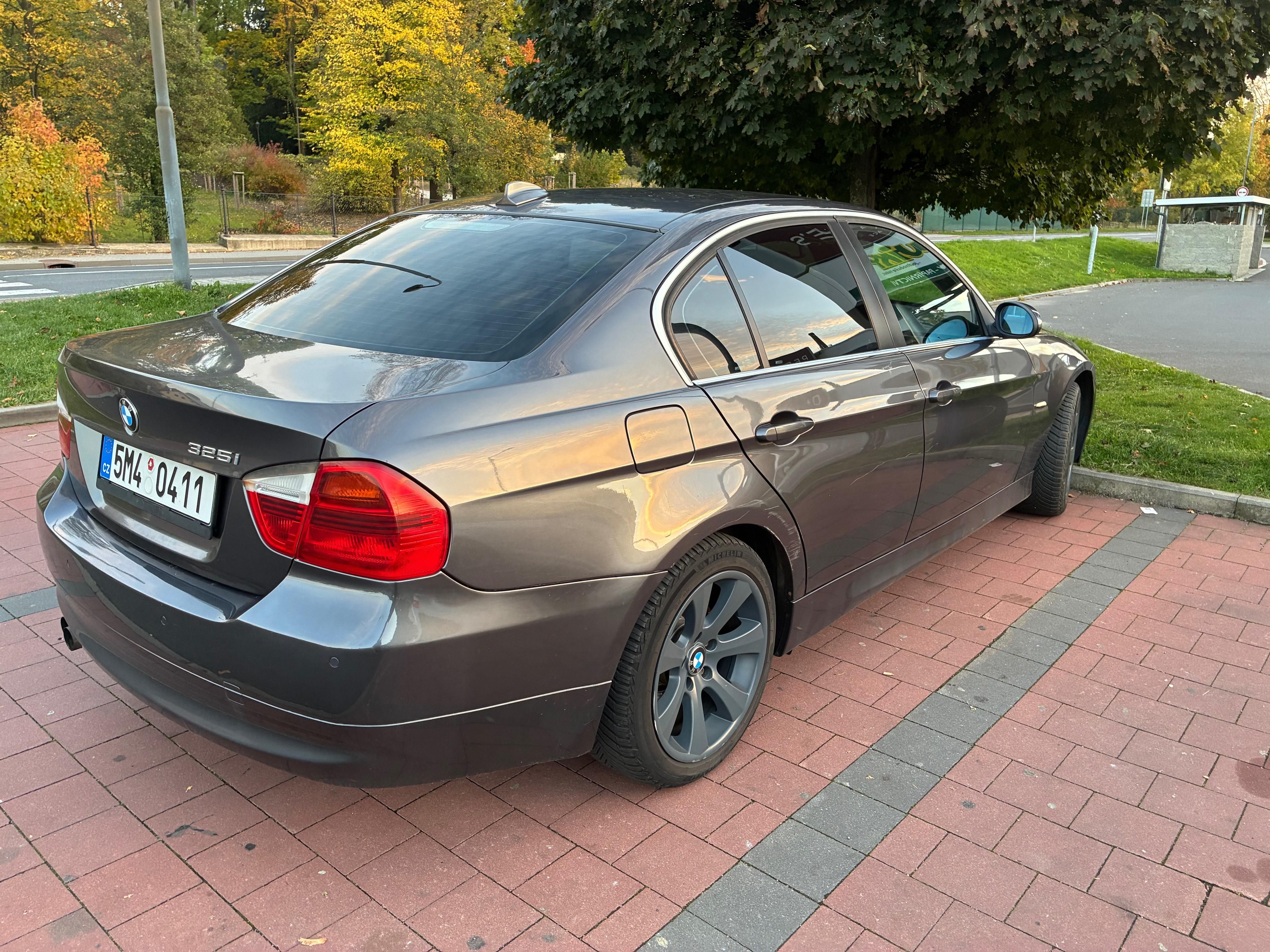BMW Řada 3, E90 325i - fotka 2