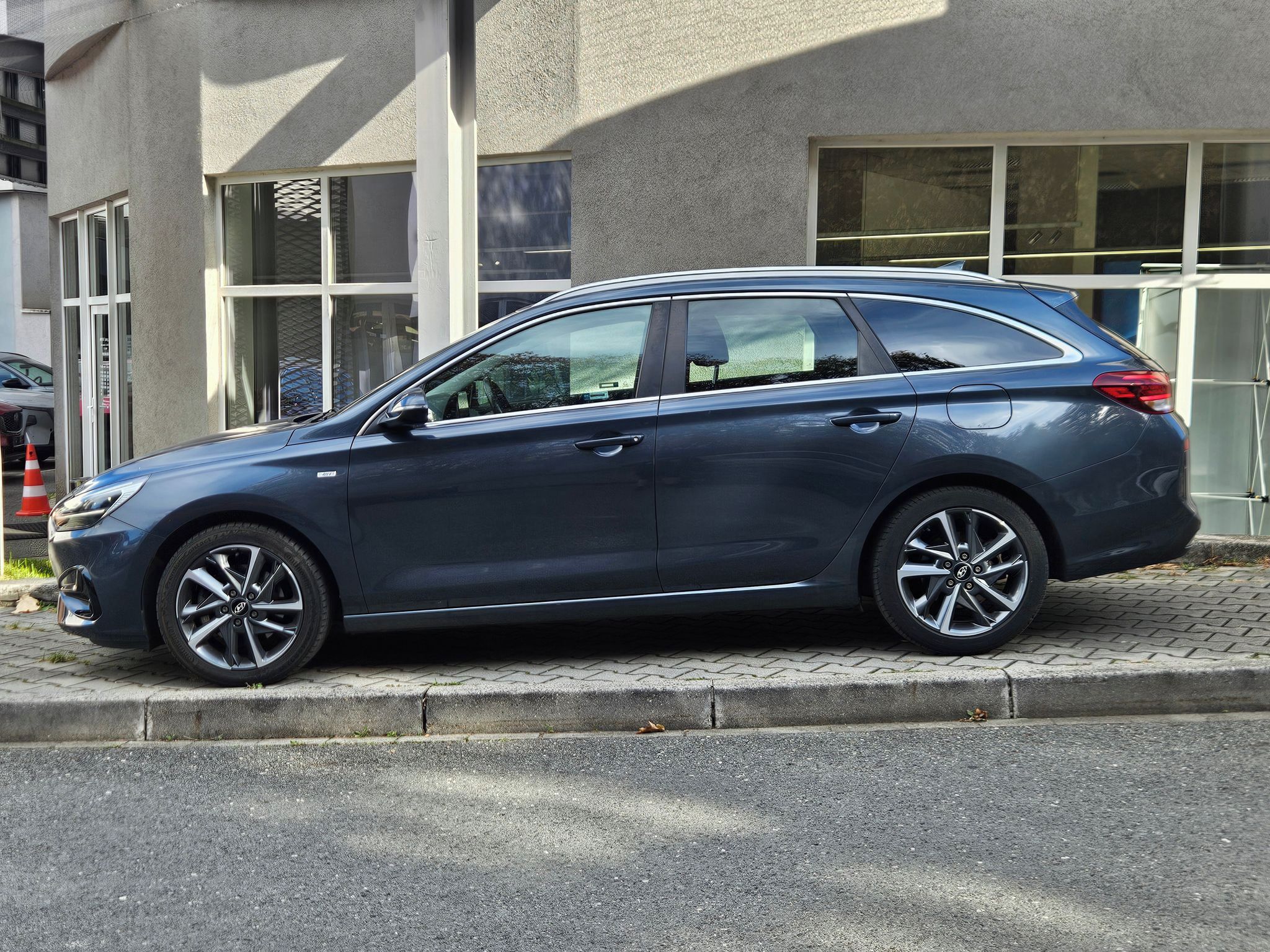 Hyundai i30, 1,5 T-GDi 118kW, Style, 1.maj. - fotka 2